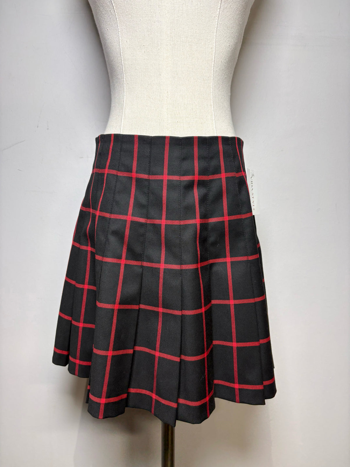 Size 6 Alice + Olivia Black, red CheckerWomen's Pre-owned Mini Pleated Skirt