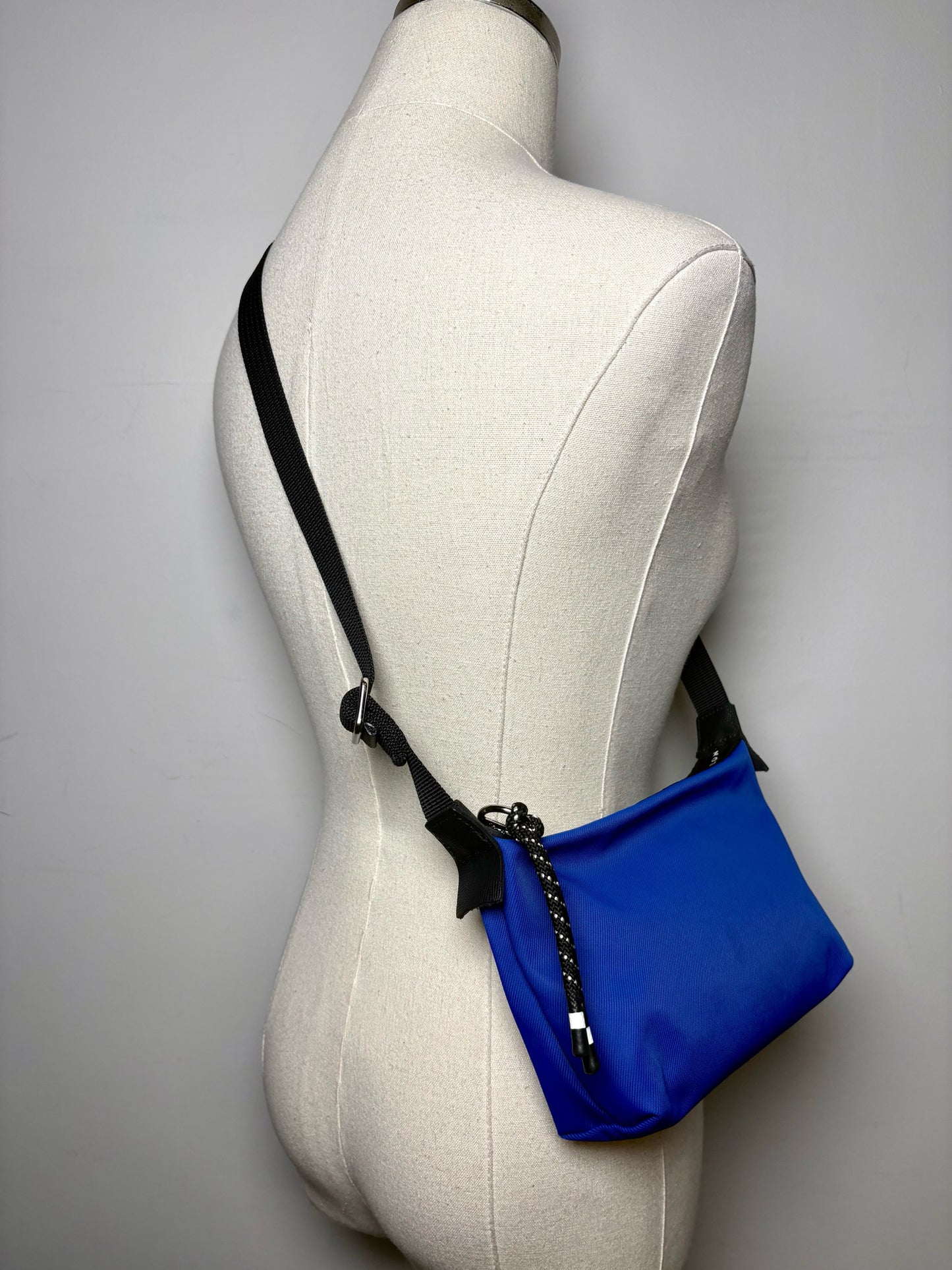 Longchamp Energy Nylon Pre-owned Blue Leather Trim Sling Bag