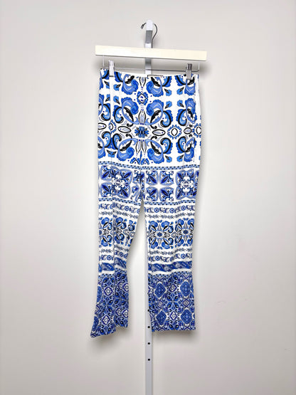 Women Size S Tuckernuck Blue, White Floral Cotton 2 Piece Set