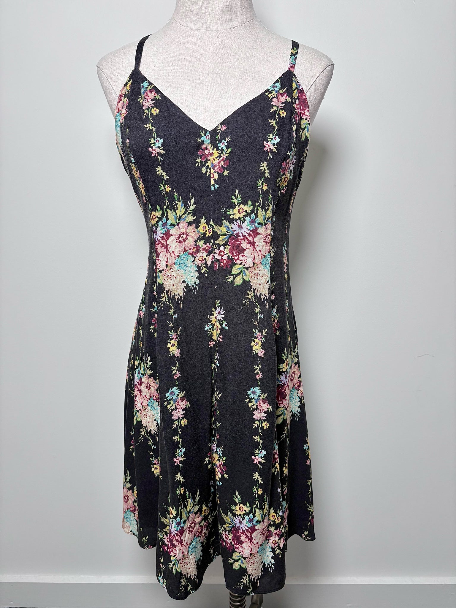 Women Size M Alice + Olivia Black, yellow, green, blue Floral Viscose Dress VIDA STYLE SHOP Women Size M Alice + Olivia Black, yellow, green, blue Floral Viscose Dress VIDA STYLE SHOP