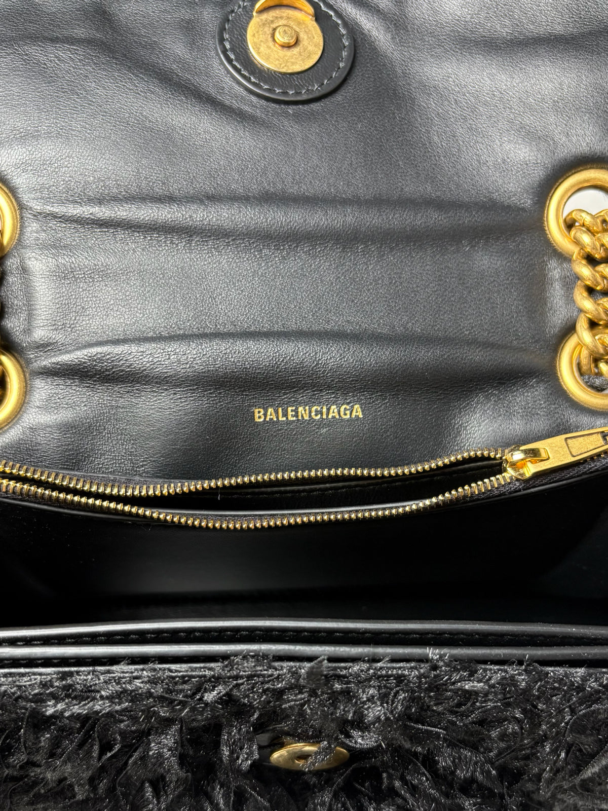 Women's Authentic Balenciaga Crush Chain Black Fabric Feather Gold-Tone NWT Pre-Owned Shoulder Bag