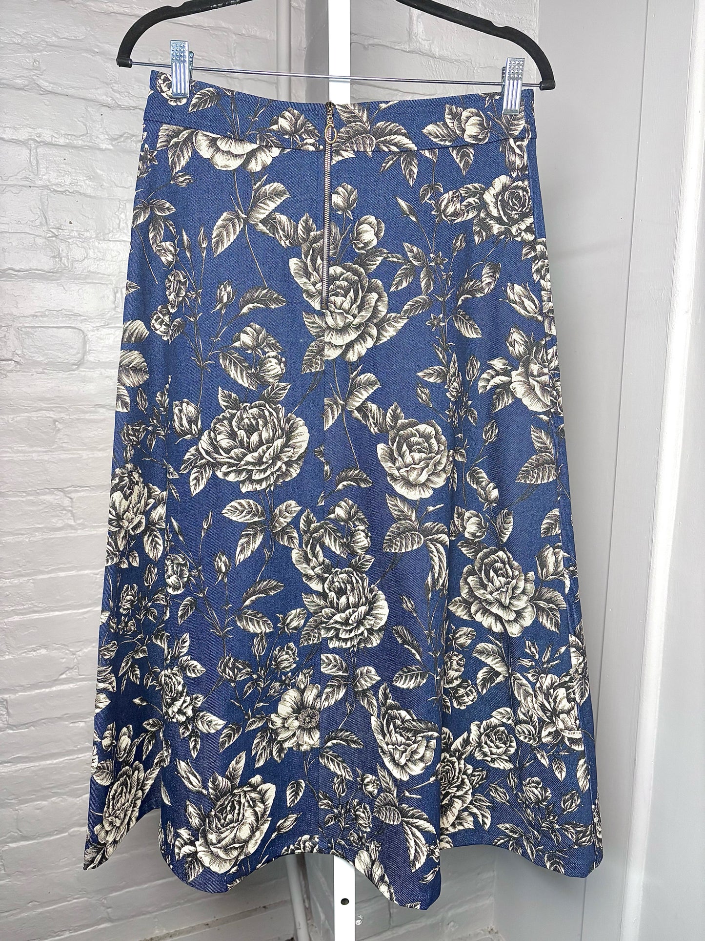 Women Size M Oscar de la Renta Blue Rose Print Pre-owned Midi Denim Skirt