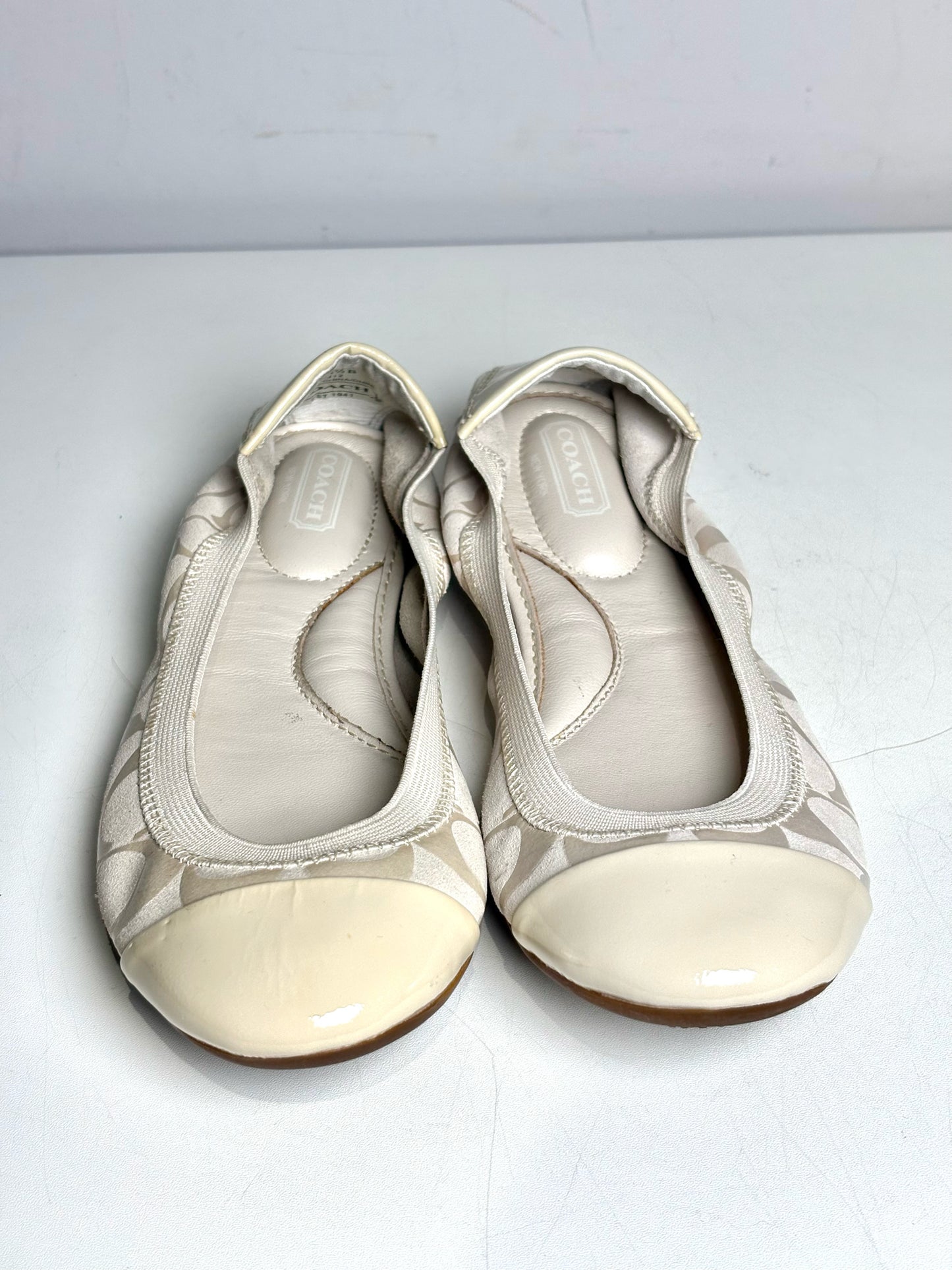 W Shoe Size 5.5 Coach Cream Canvas Patent Leather Trim Women's Pre-owned Flats