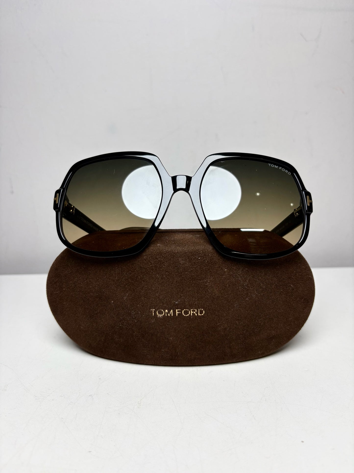 Tom Ford Women's NWT, Pre-owned Black Acetate Sunglasses