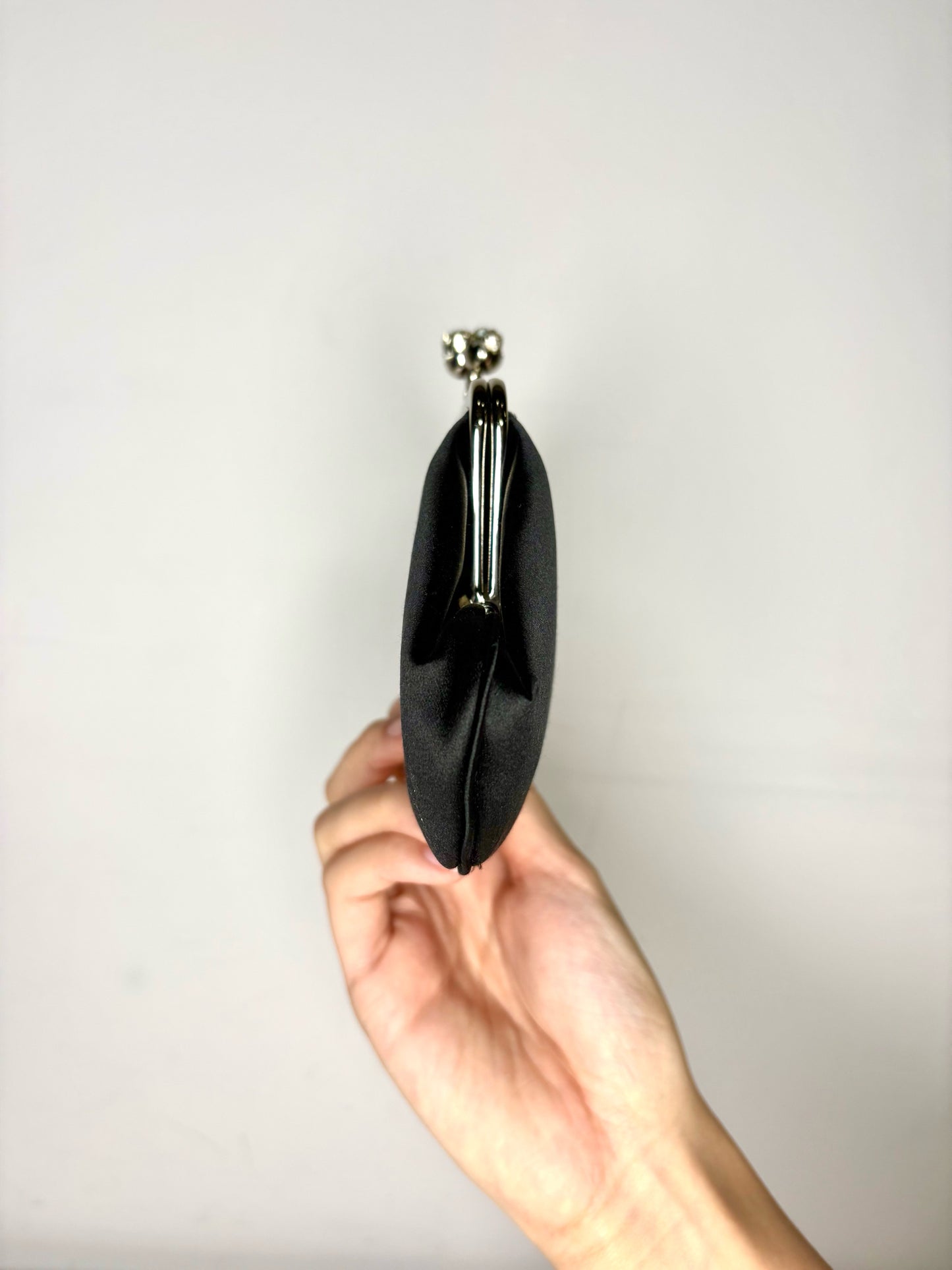 Anya Hindmarch London Maud Kiss-lock Recycled Satin Pre-owned Black Clutch
