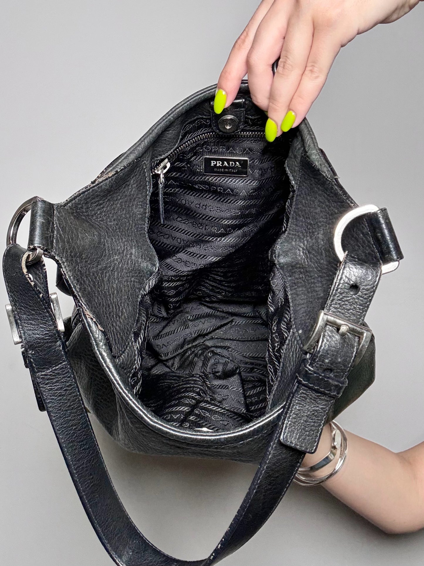 Prada Solid Vintage Leather Pre-owned Black Medium Purse