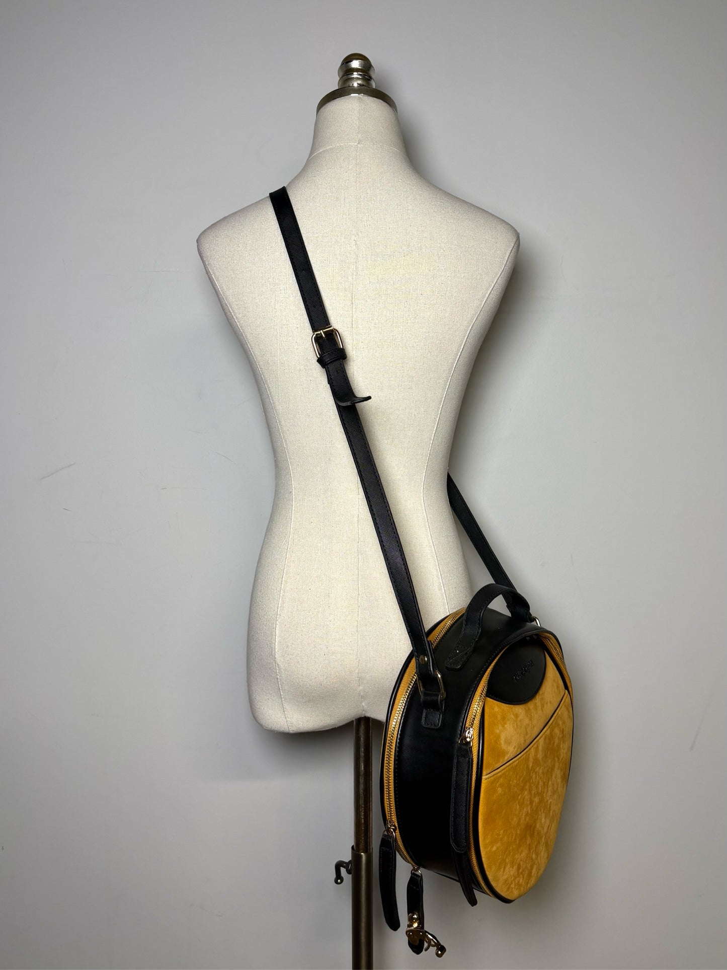 Ollie Quinn Suede Leather Pre-owned Black, Yellow Small Purse
