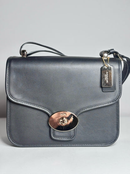 Women's Coach 2016 Page Shoulder Leather Pre-owned Black Bag