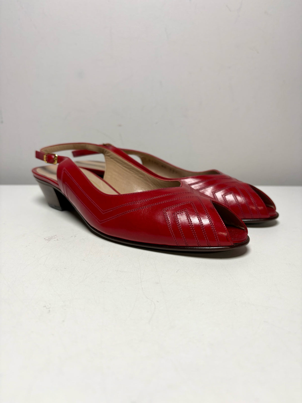 Women Shoe Size 7.5 Bruno Red Leather Vintage Pre-Owned Slingback Peep Toe Heels
