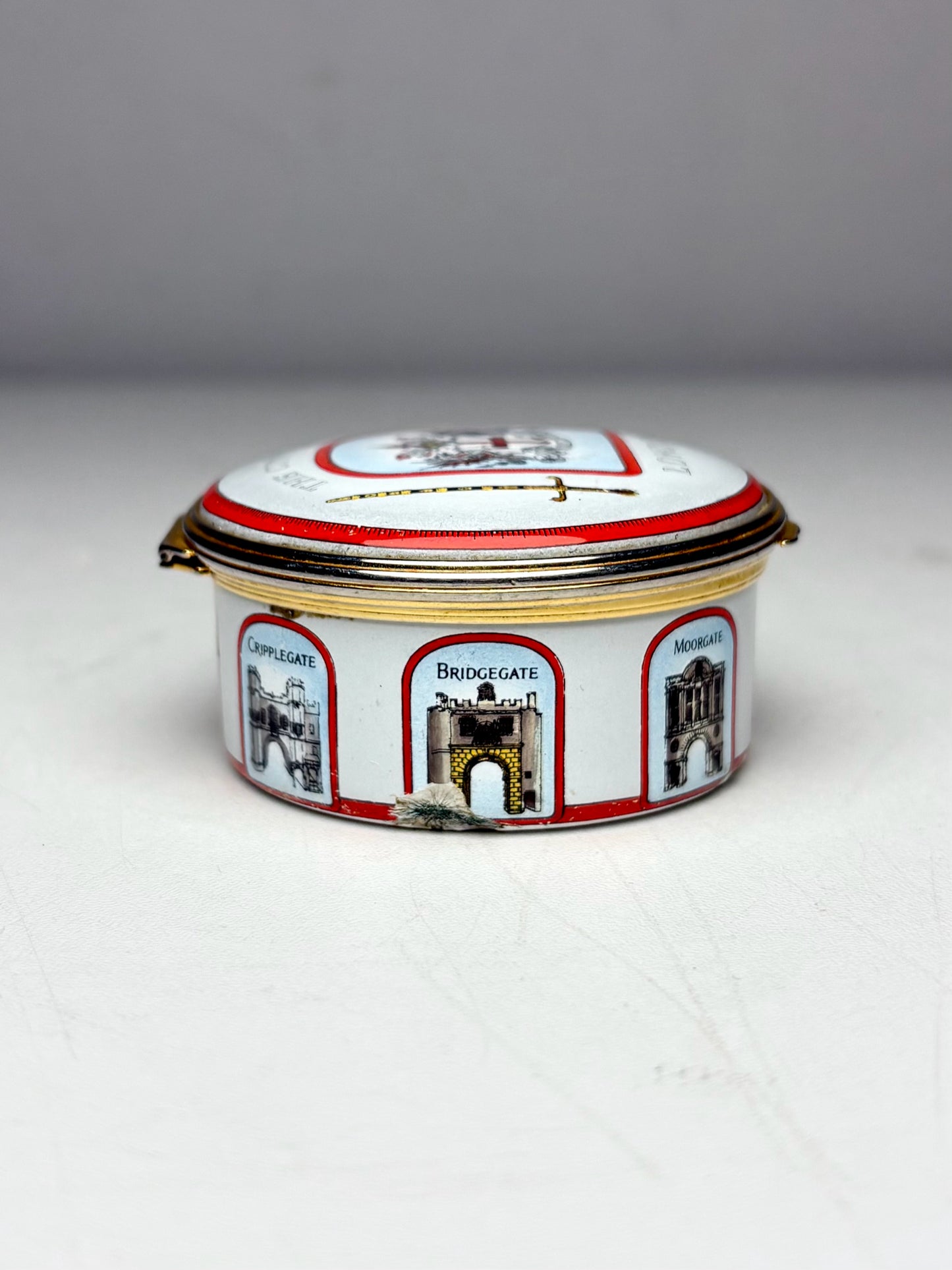 Halcyon Days The City of London White Enamel Pre-Owned Pillbox