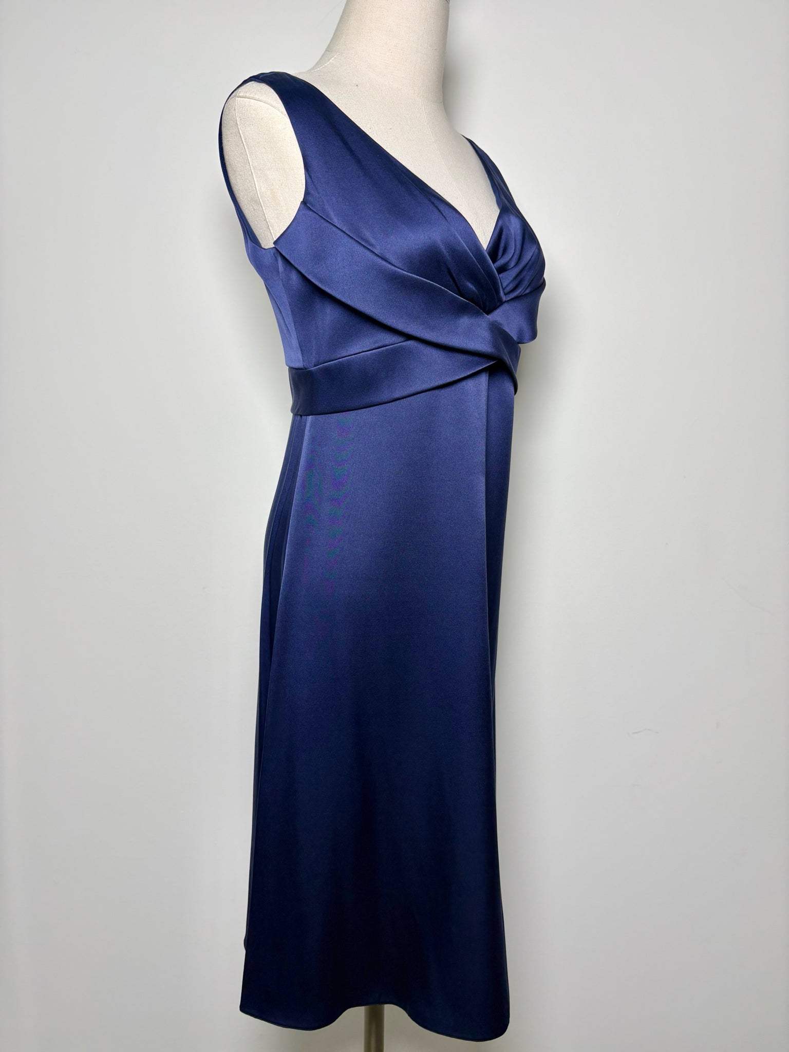 Women Size 40 (4, US) Giorgio Armani Royal Blue Solid Silk Dress VIDA STYLE SHOP Women Size 40 (4, US) Giorgio Armani Royal Blue Solid Silk Dress VIDA STYLE SHOP