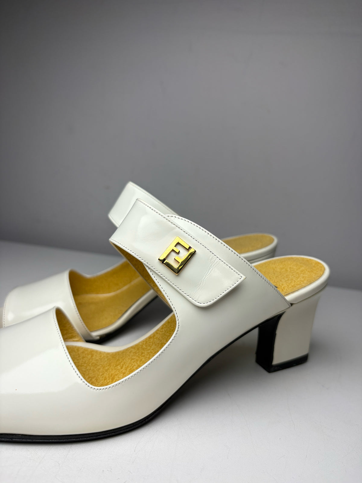 Women's Shoe Size 7.5 Fendi Off-White Patent Leather Vintage Rare Pre-Owned Heeled Sandals