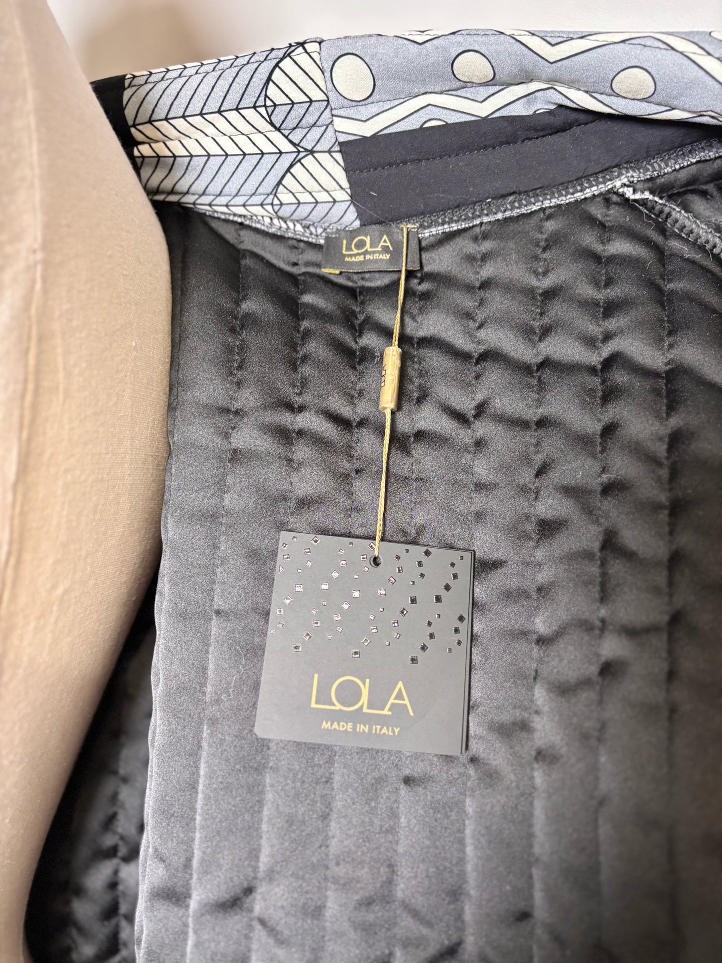 Women Size One Size Lola Multi-Color Print 100% Viscose Pre-owned, NWT Jacket