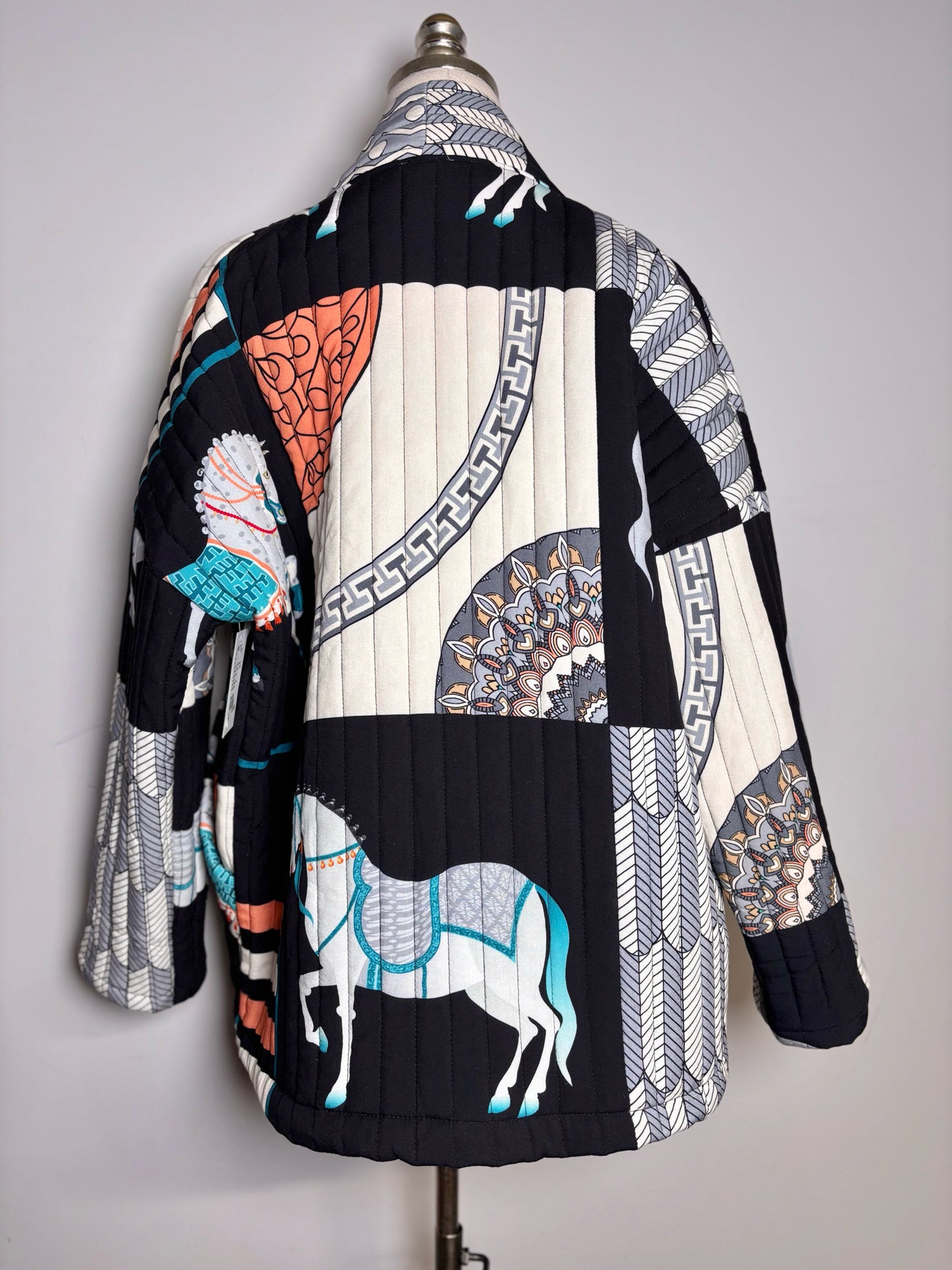 Women Size One Size Lola Multi-Color Print 100% Viscose Pre-owned, NWT Jacket