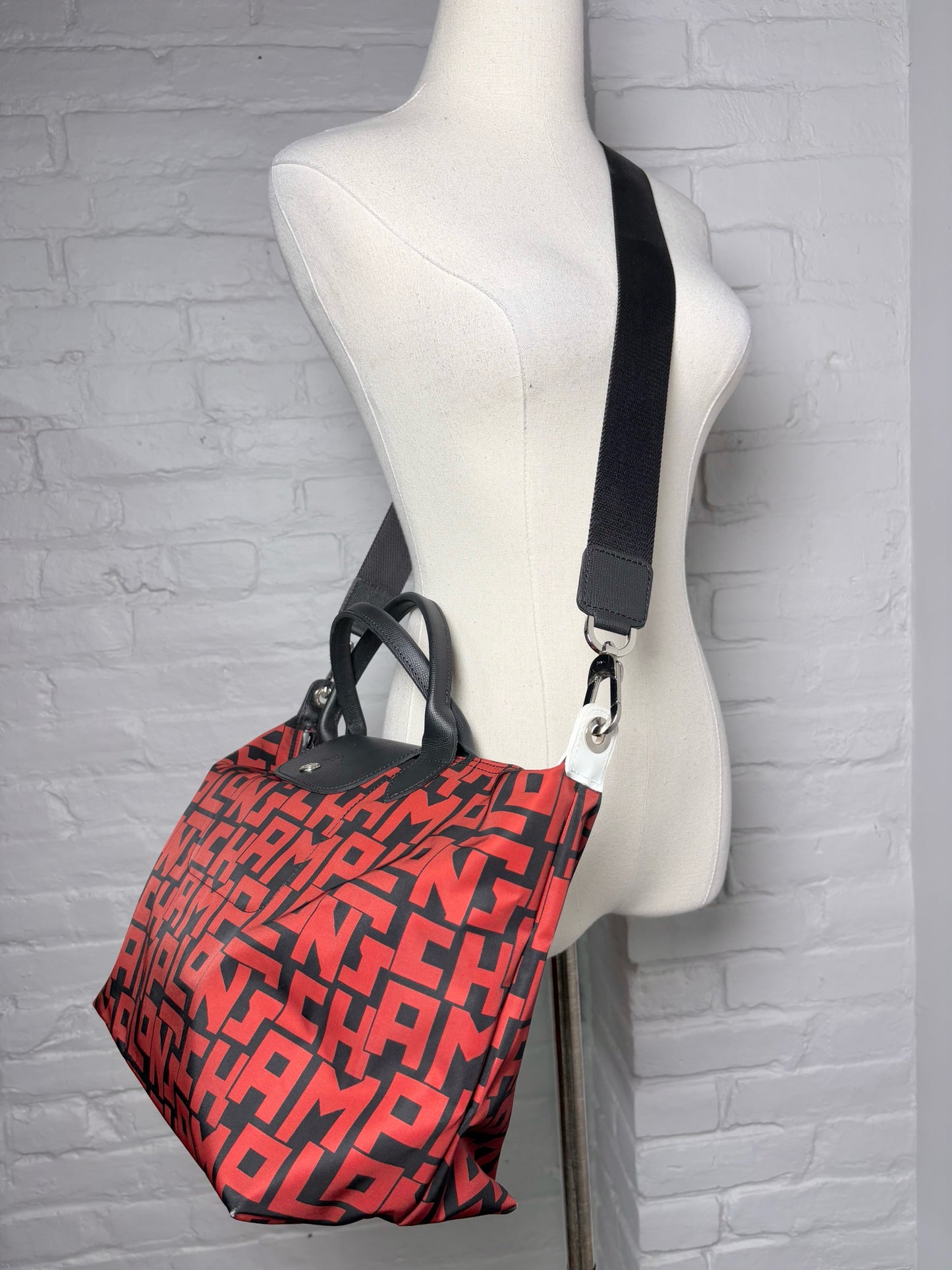 Nylon Longchamp Monogram Black & Red Medium Purse