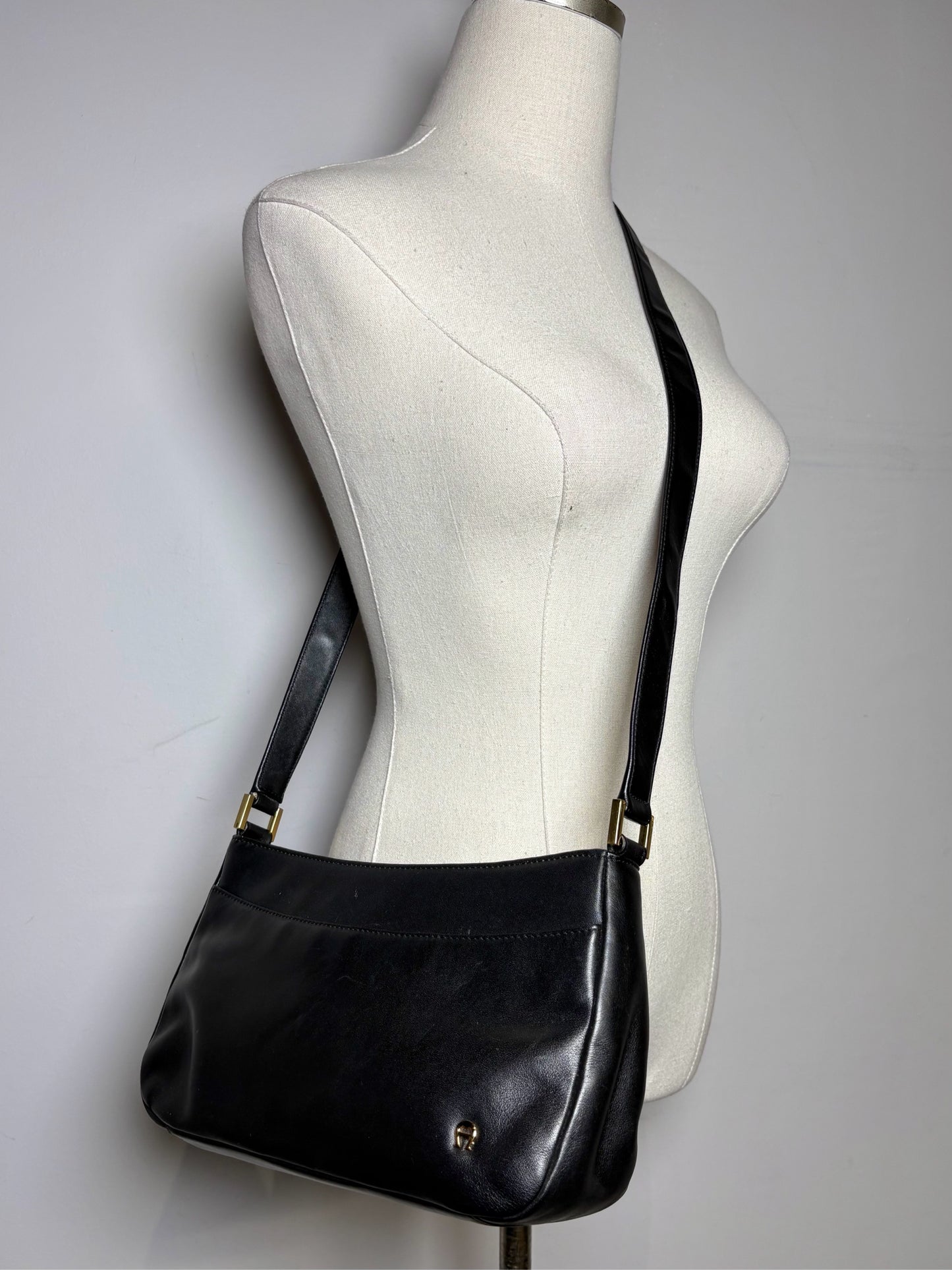 Women's Etienne Aigner Solid Vintage Leather Pre-owned Black Small Purse