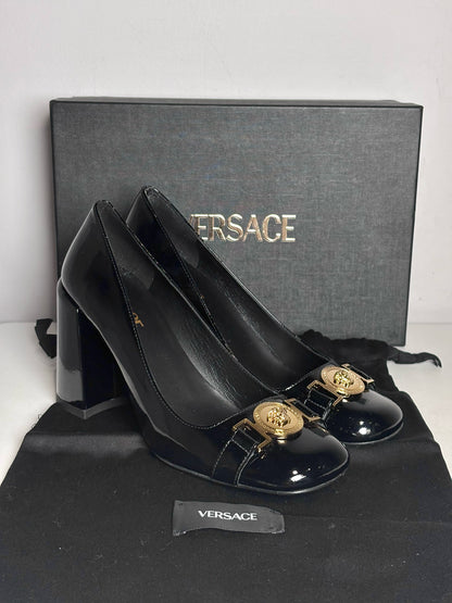 W Shoe Size 38 (8 US) Versace Black Patent Leather Women's Pre-owned Pump