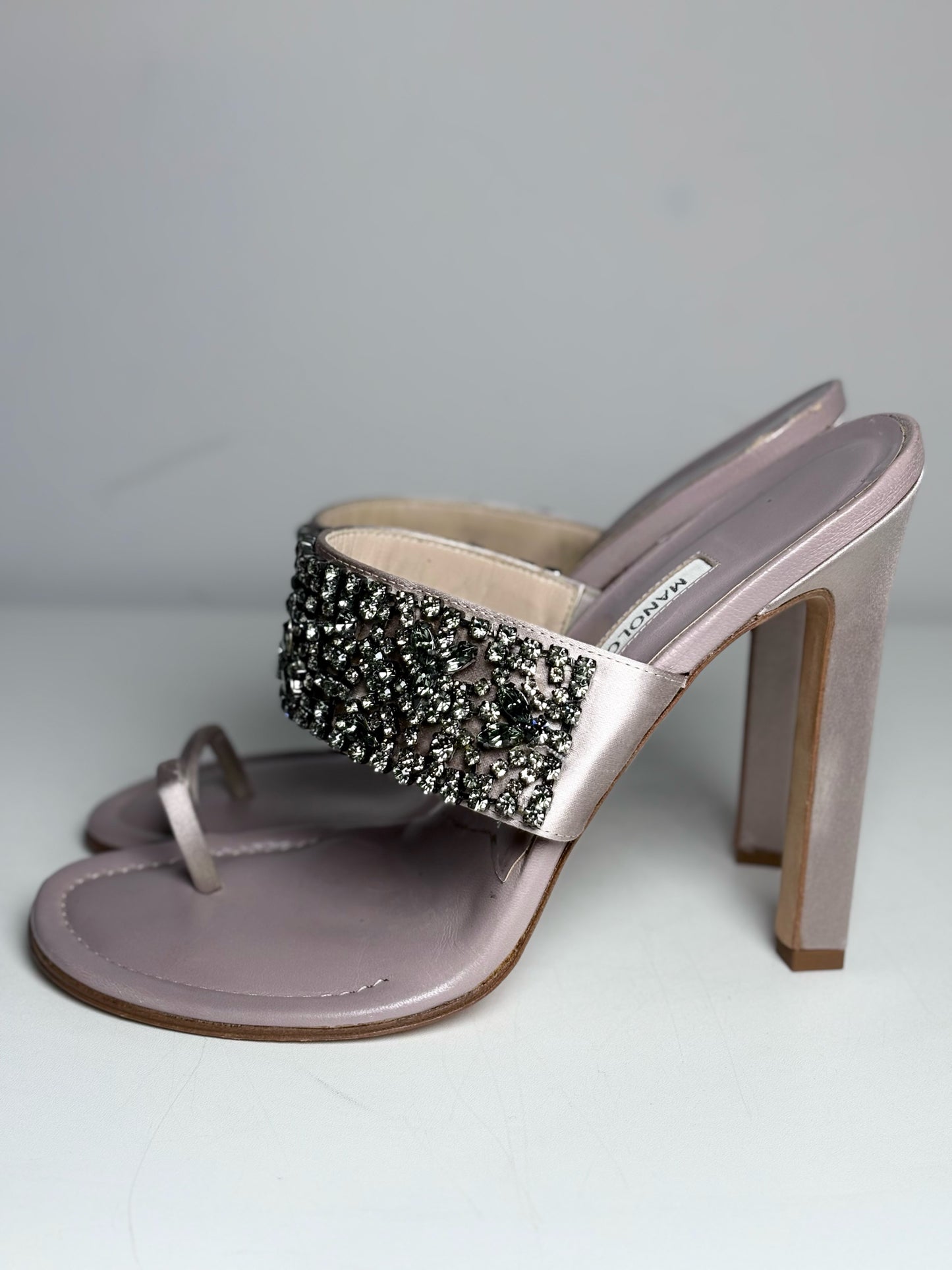 W Shoe Size 38 (7.5 - 8) Manolo Blahnik Skyscan Model Mauve Leather Heels, Pre-owned