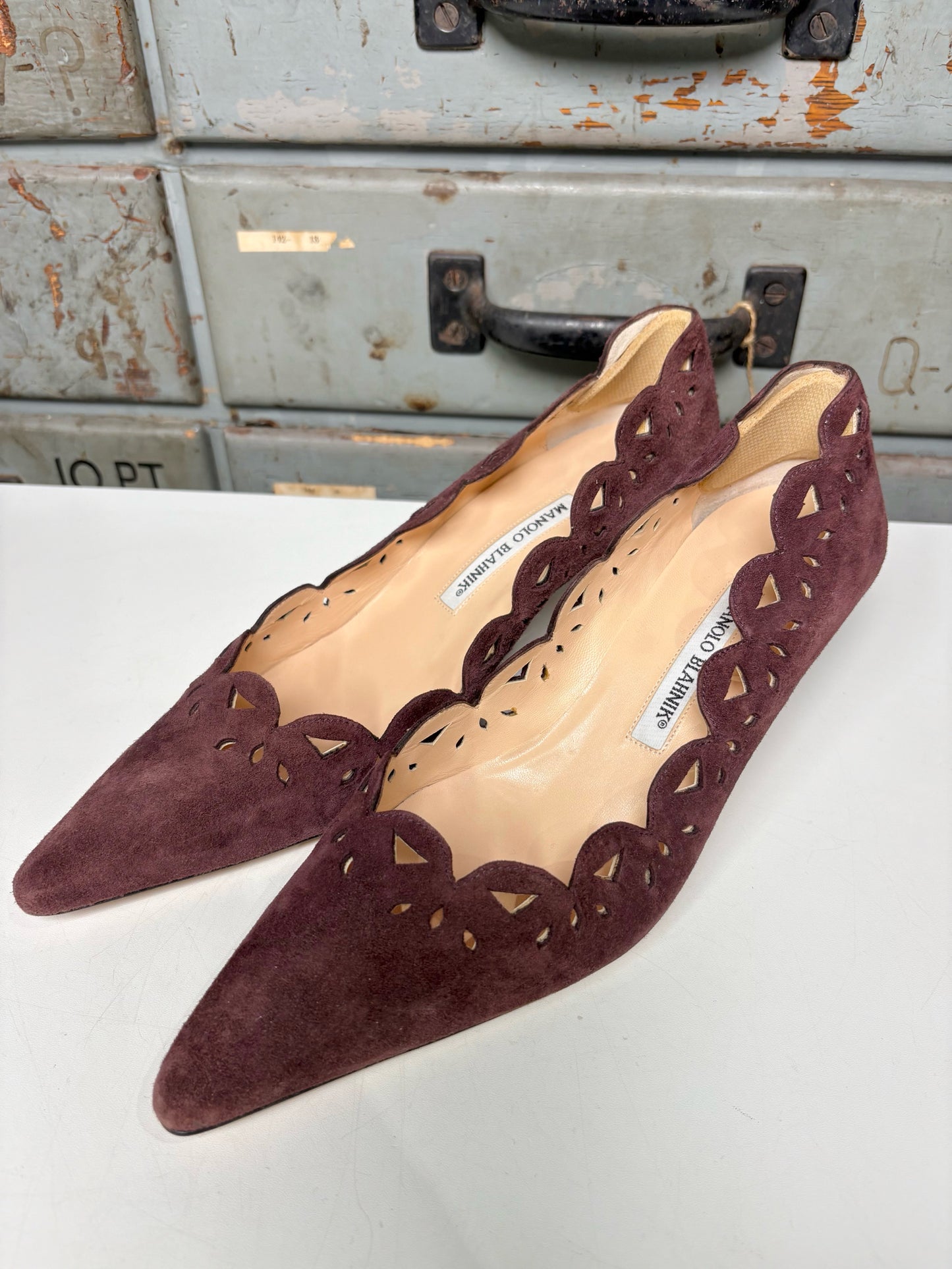 W Shoe Size 39 (8.5 US) Manolo Blahnik Burgundy Suede Vintage Slingbacks