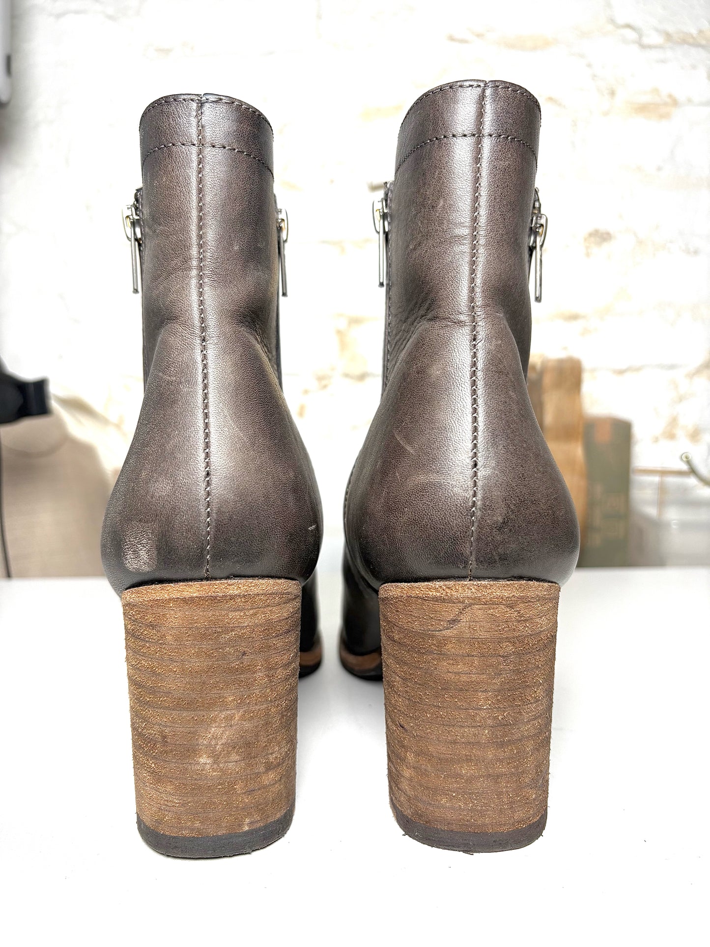 W Shoe Size 10 Frye Gray Leather Pre-owned Boots
