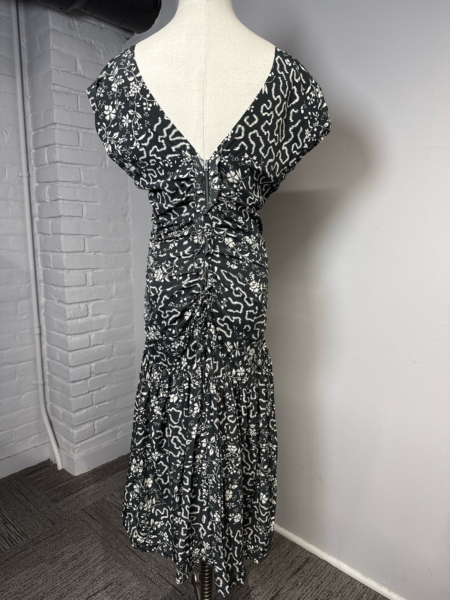 Women Size 40 (8 US-Runs Small) Isabel Marant Green-Black Floral Print MidiDress