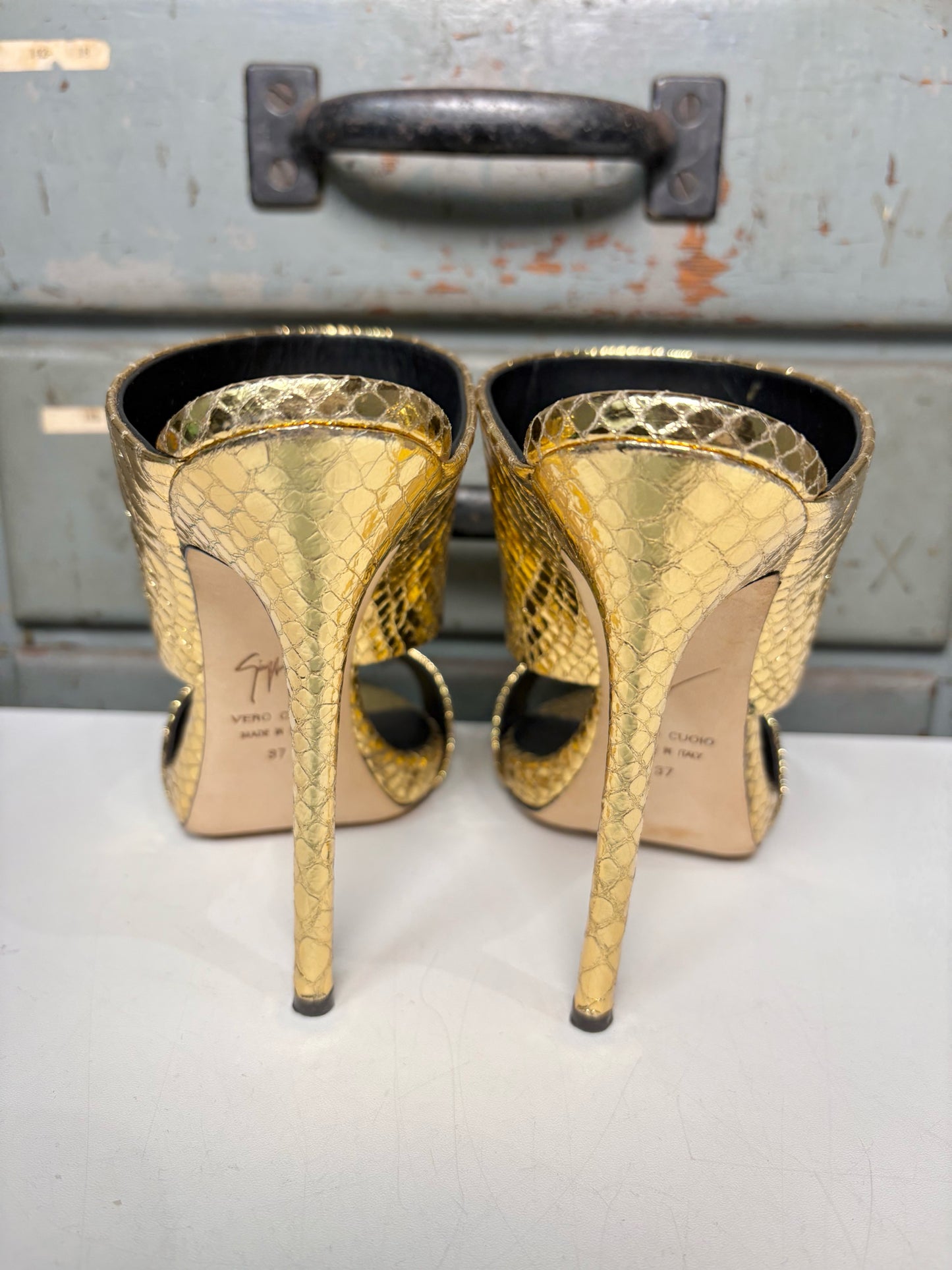 W Shoe Size 37 (6.5) Giuseppe Zanotti Design Metallic Gold Leather Heels