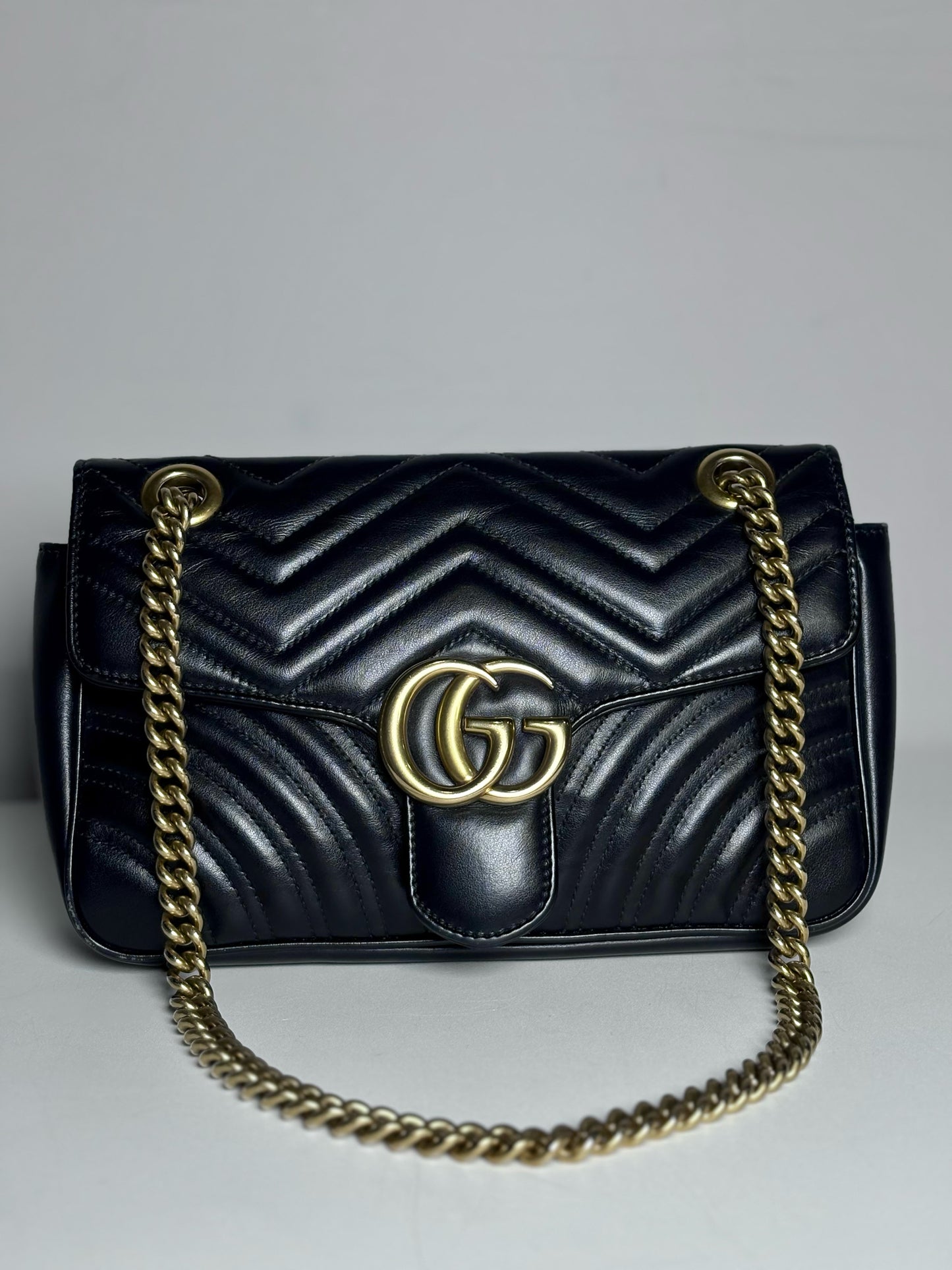 Gucci GG Marmont Flap Quilted Medium Leather Pre-owned Black Lambskin Purse
