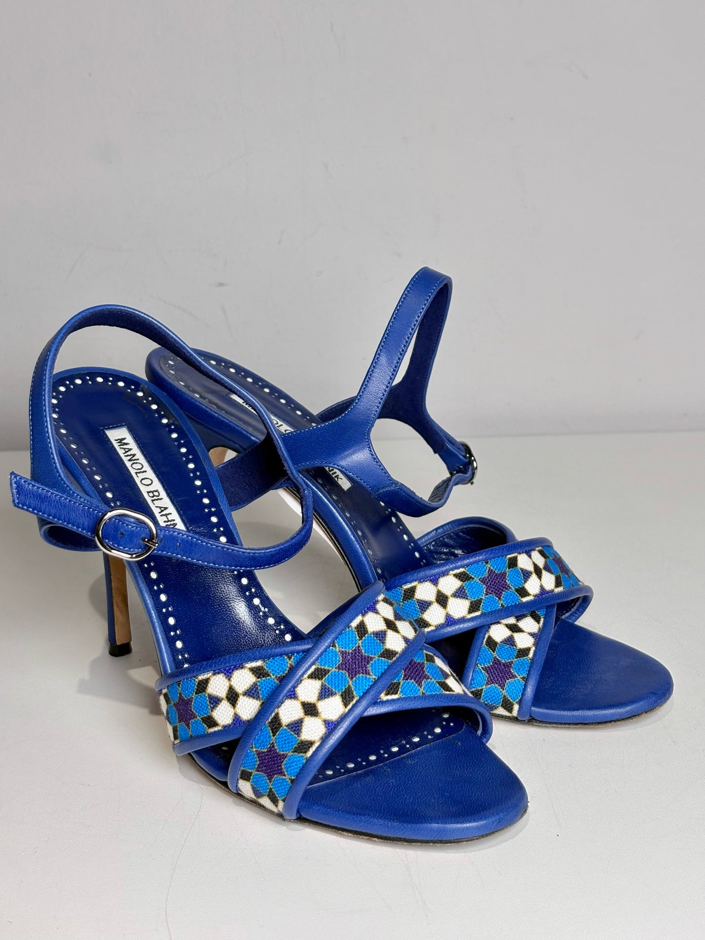 W Shoe Size 38 (8 US) Manolo Blahnik Talitha Blue Leather, Canvas Women's Heels