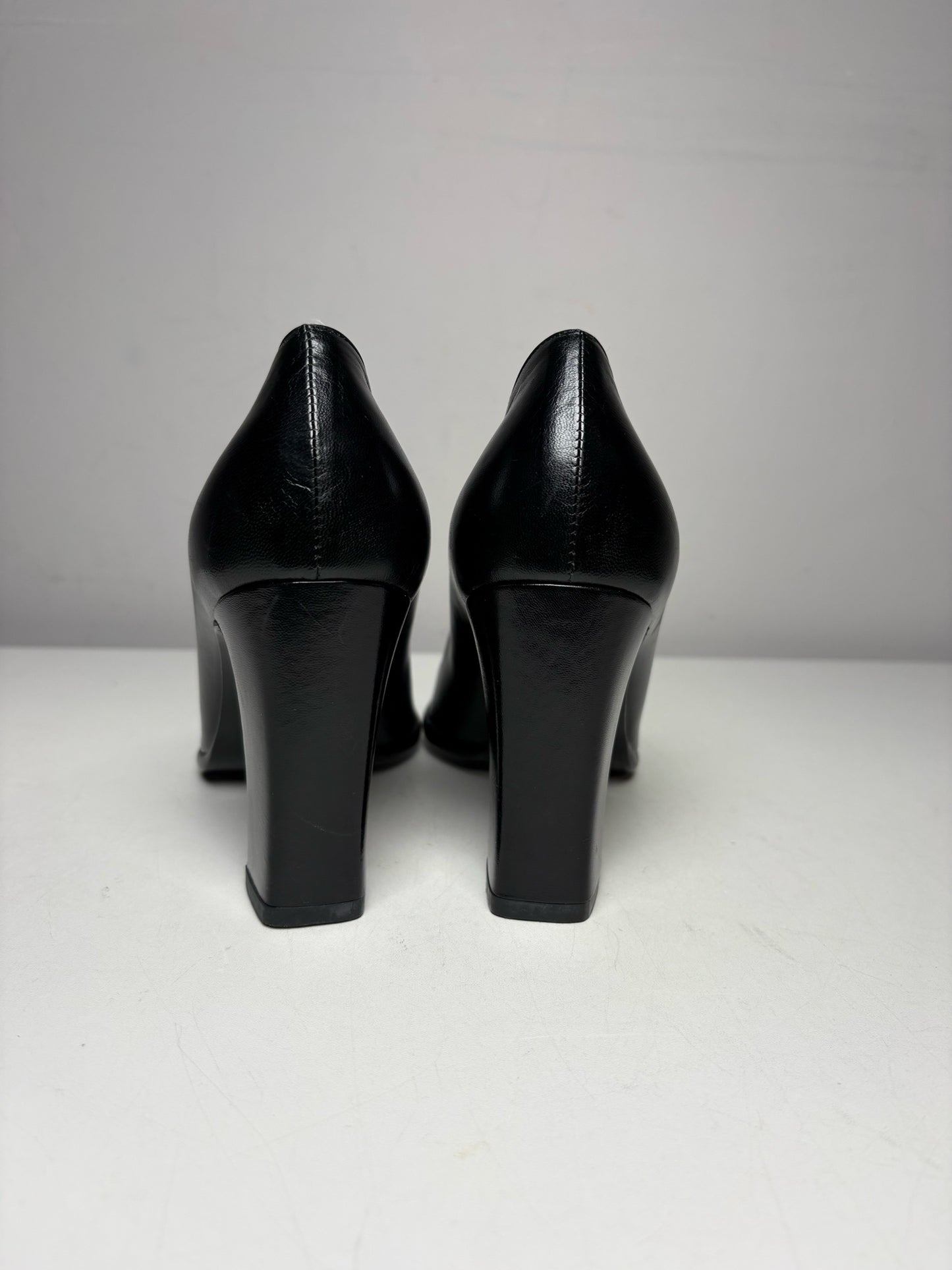 Women's Shoe Size 7.5 Fendi Black Leather Vintage Authentic Pre-Owned Heels