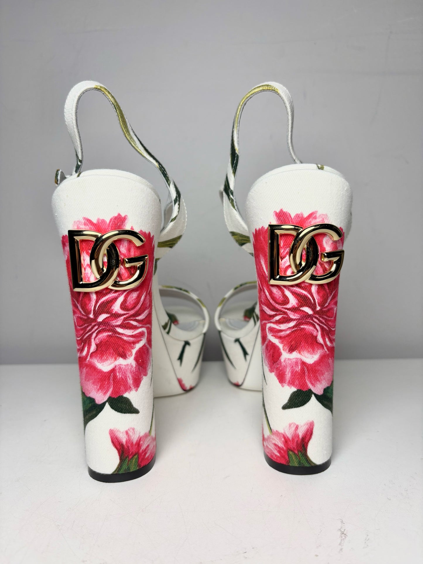 W Shoe Size 39 (8.5 - 9 US) Dolce & Gabbana White Fabric Pre-owned Heels