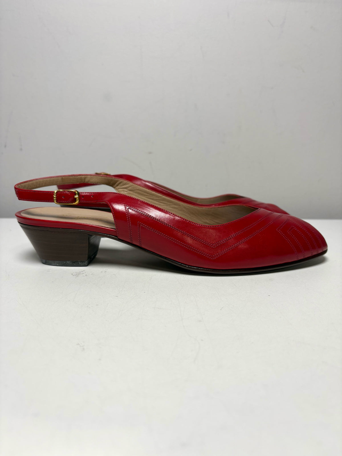 Women Shoe Size 7.5 Bruno Red Leather Vintage Pre-Owned Slingback Peep Toe Heels