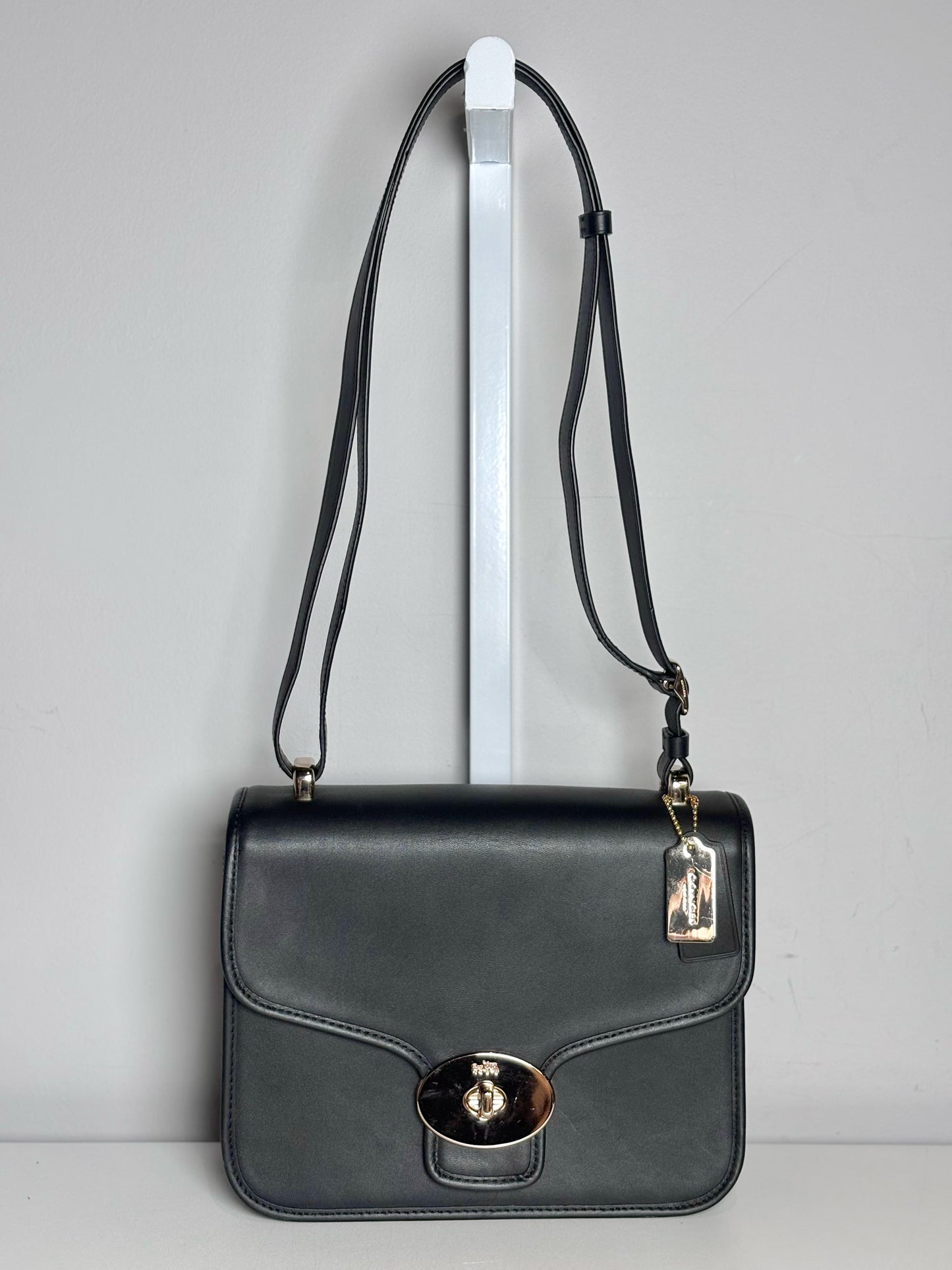 Women's Coach 2016 Page Shoulder Leather Pre-owned Black Bag