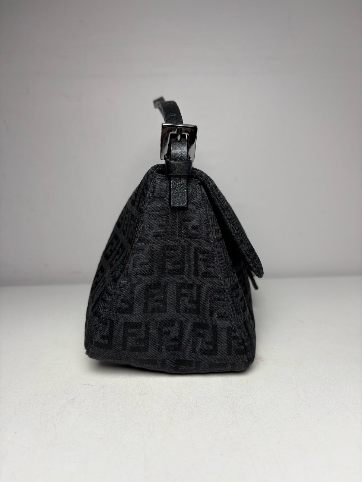 Women's Authentic Fendi Small Baguette Black Zucchino FF Canvas Vintage Y2K Authentic Pre-Owned Shoulder Bag