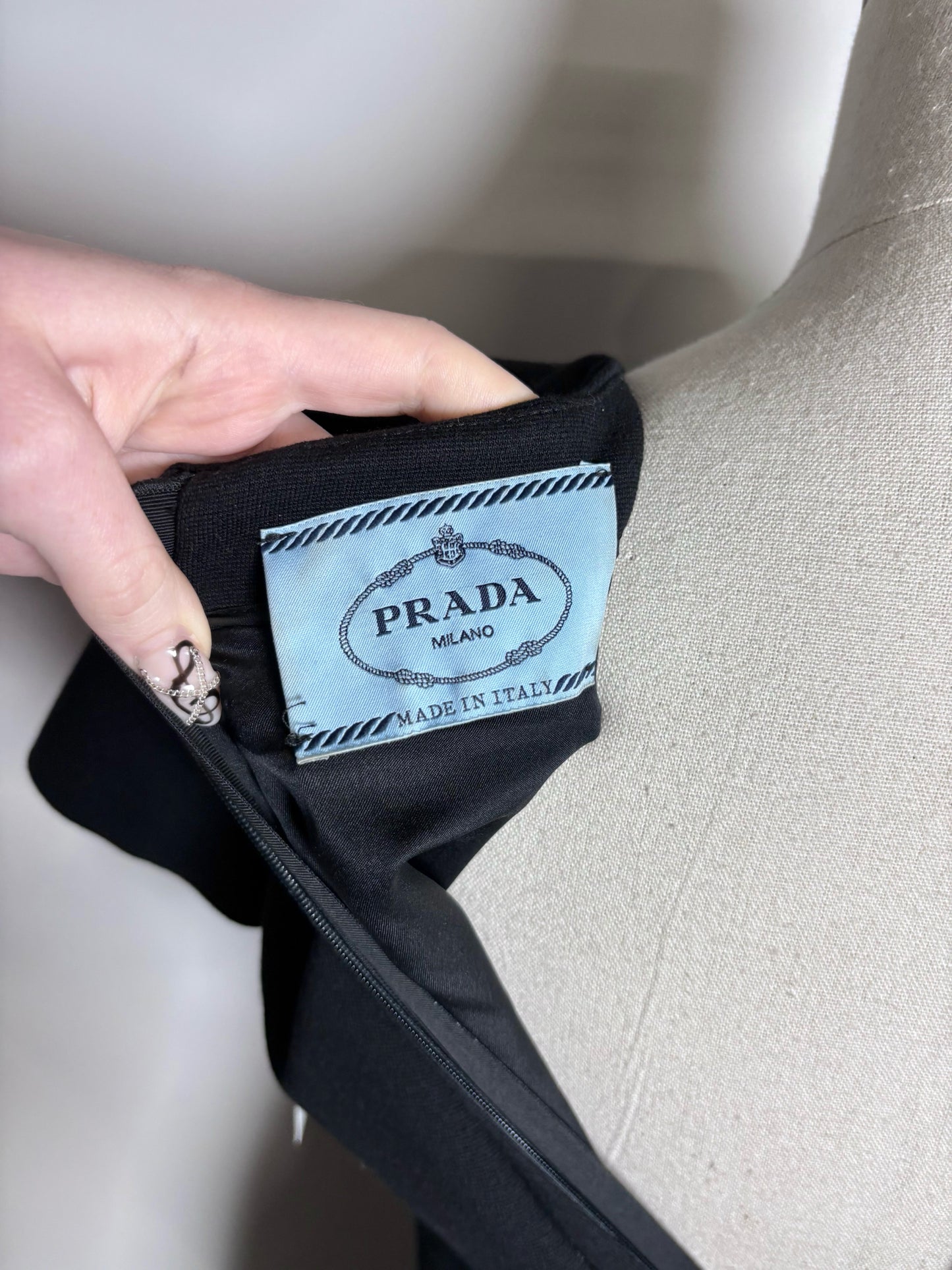 Women Size S (Estimate) Prada Black Accent Button Pre-owned Sheath Dress