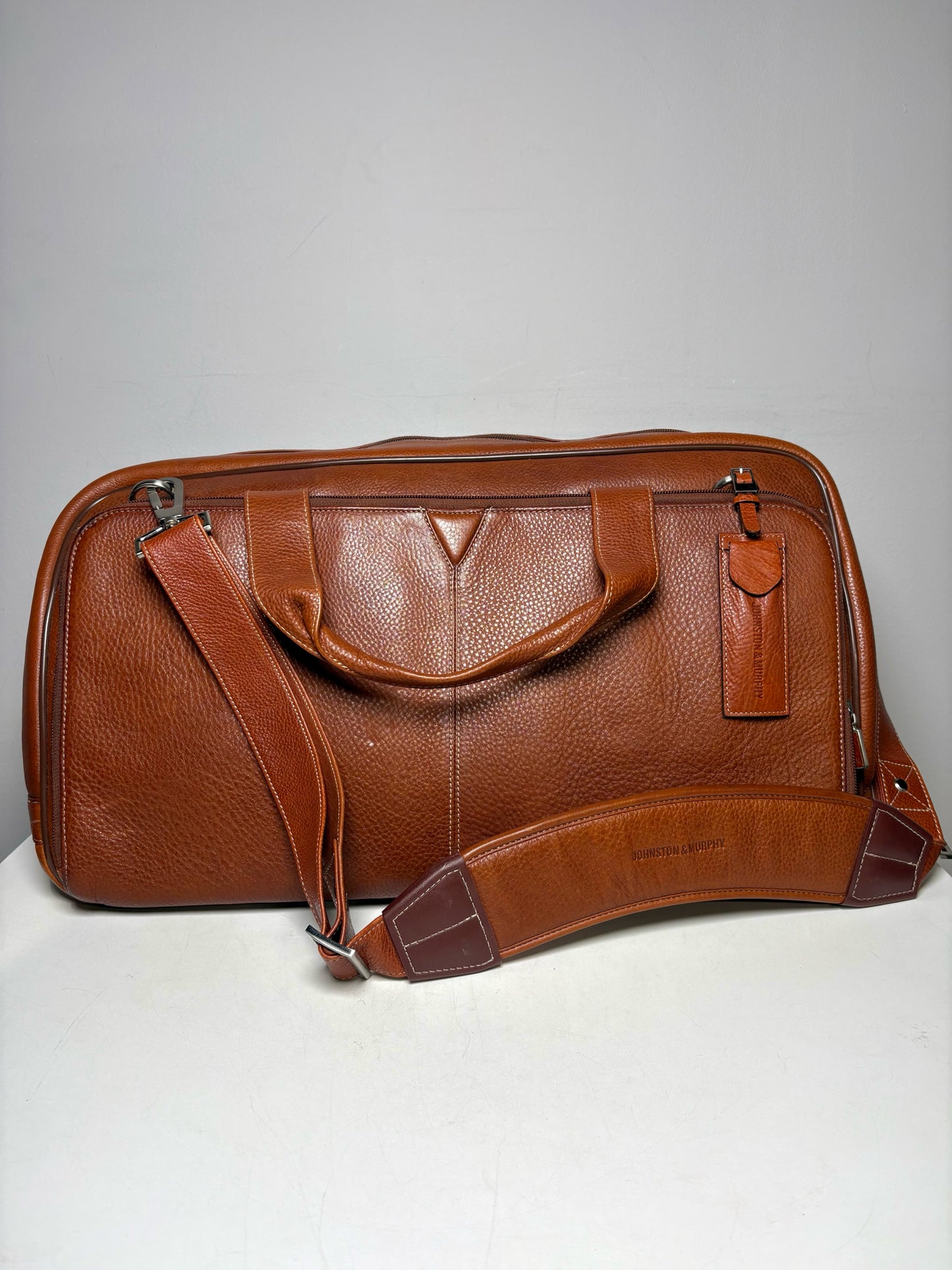 Johnston & Murphy Pre-Owned Leather Duffel Carry-On Travel Bag