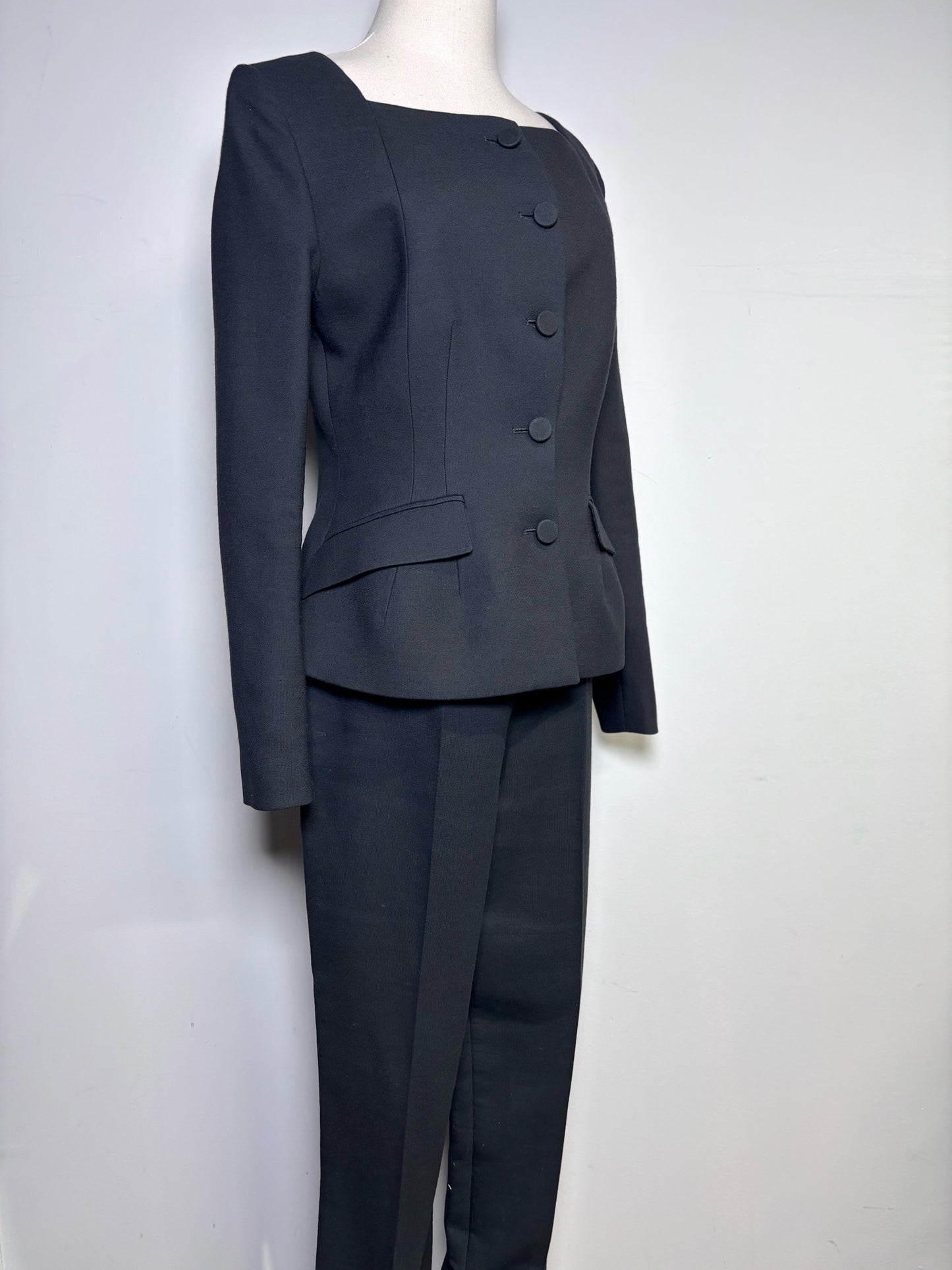 Women Size 8 Ralph Lauren Purple Label Black Solid Pre-owned Wool Suit