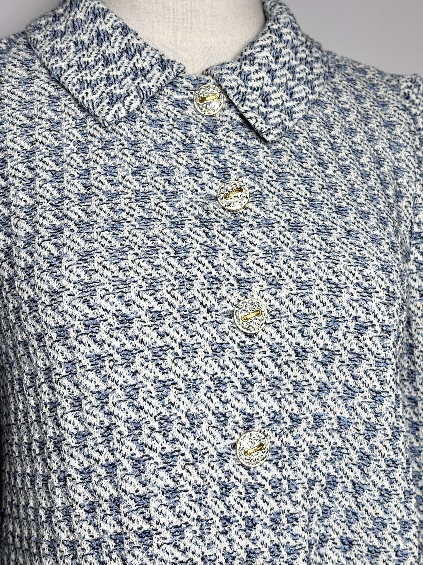 Women Size 2 St. John Light Blue Tweed Enamel Buttons Pre-owned Jacket