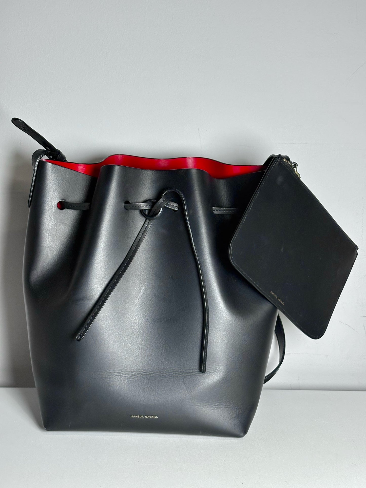Women's Mansur Gavriel Large Bucket Leather Pre-owned Black/Flamma Red Bag