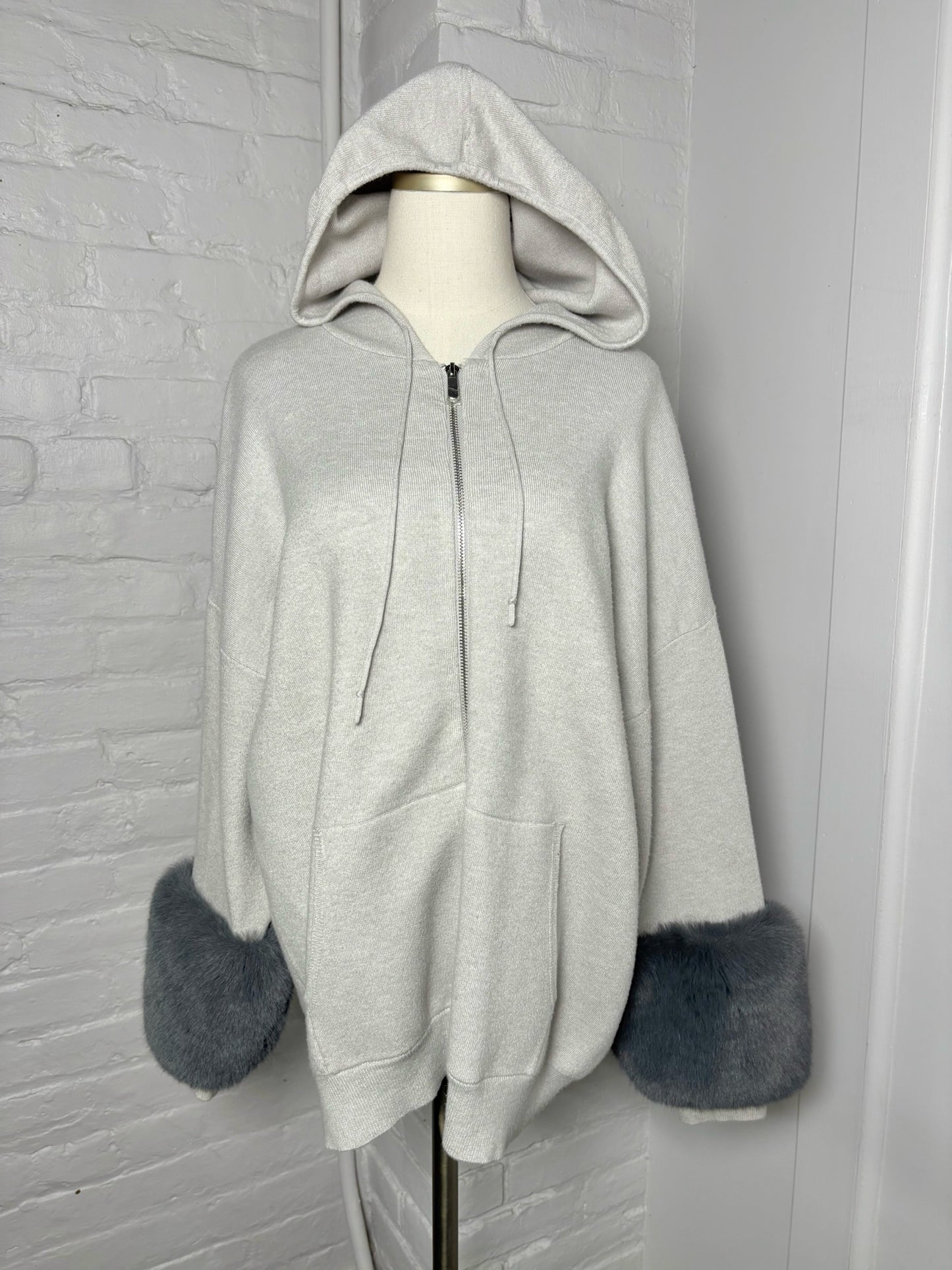 Women Size M Saks Fifth Avenue Gray Zip Front Fur Trim Sweater