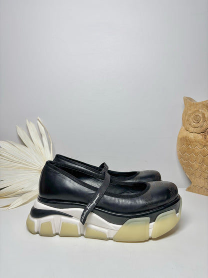 W Shoe Size 6 Salvatore Ferragamo Black Leather Cowhide Sneakers