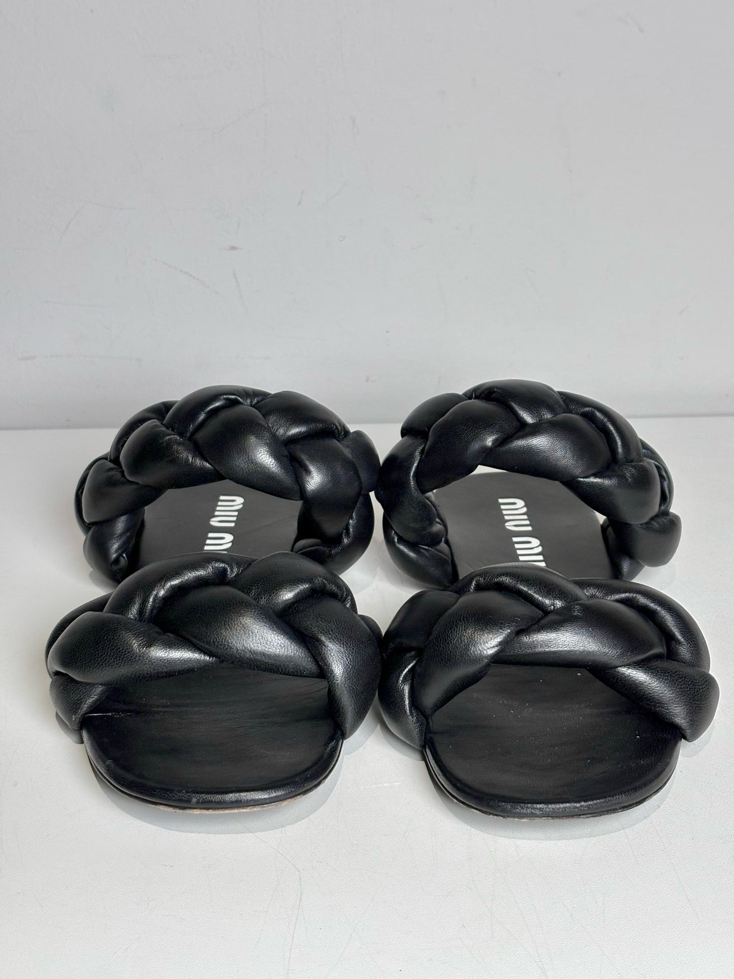 W Shoe Size 38 (8 US) Miu Miu Black Leather Women's Pre-owned Sandals