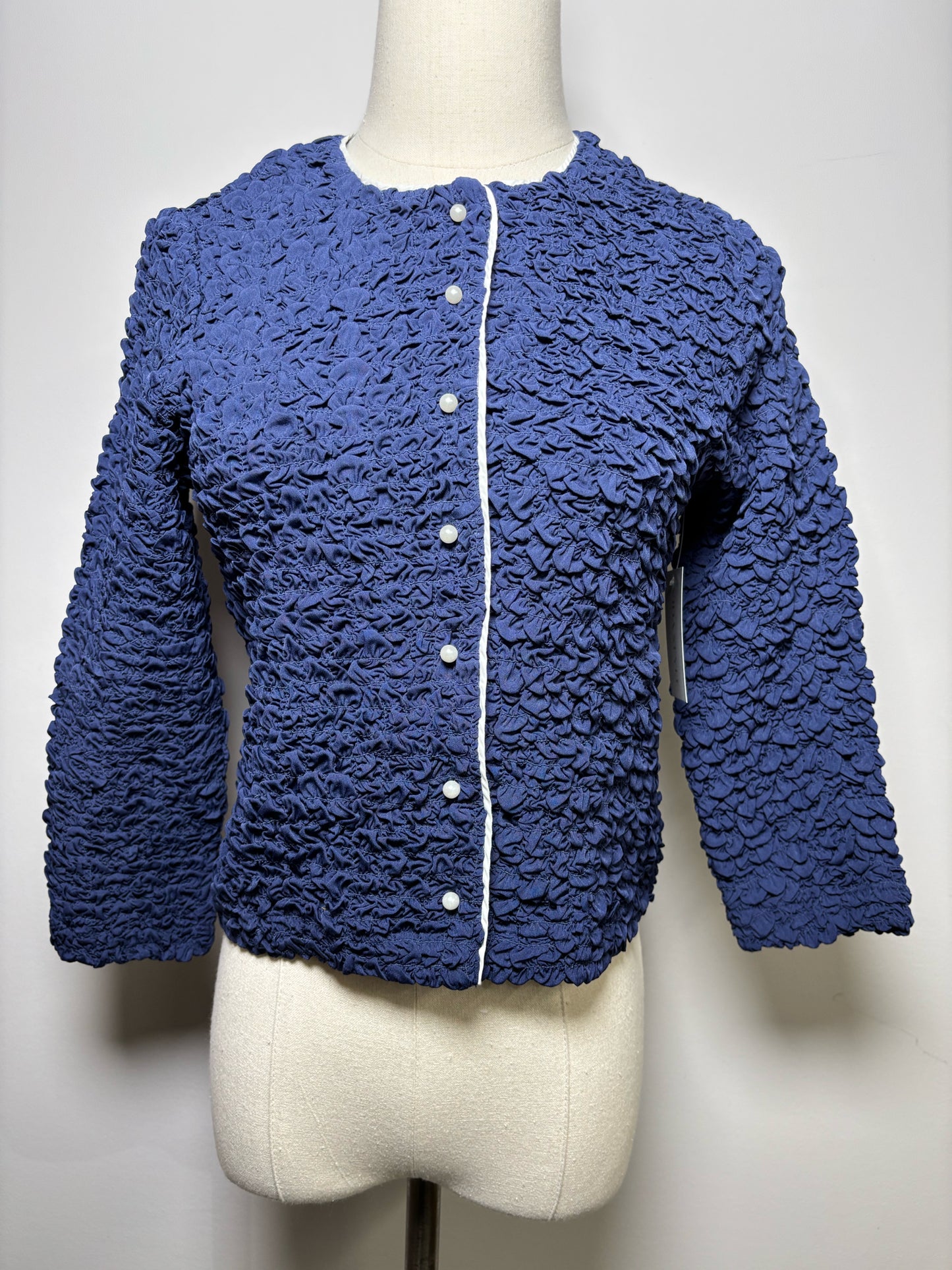 Women Size XS Frances Valentine Blue Puckered Pearl Buttons Blazer