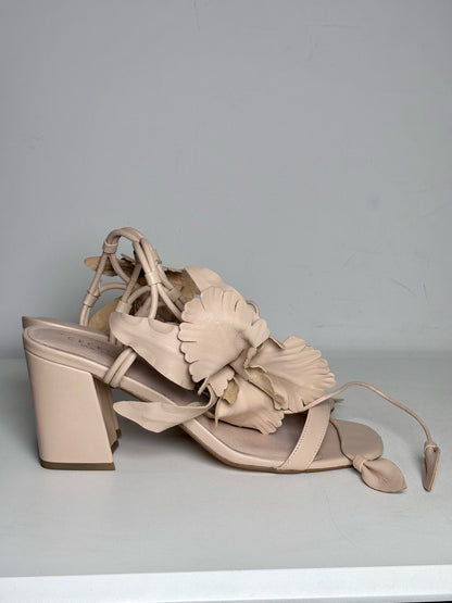 W Shoe  9.5 Cecelia Hibiscus  Nude Leather Pre-owned Heels