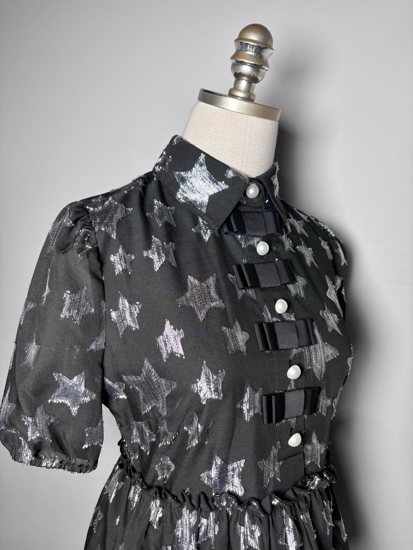 Women Size 4 Halogen Black Silver Stars, Ribbons Pre-owned Dress