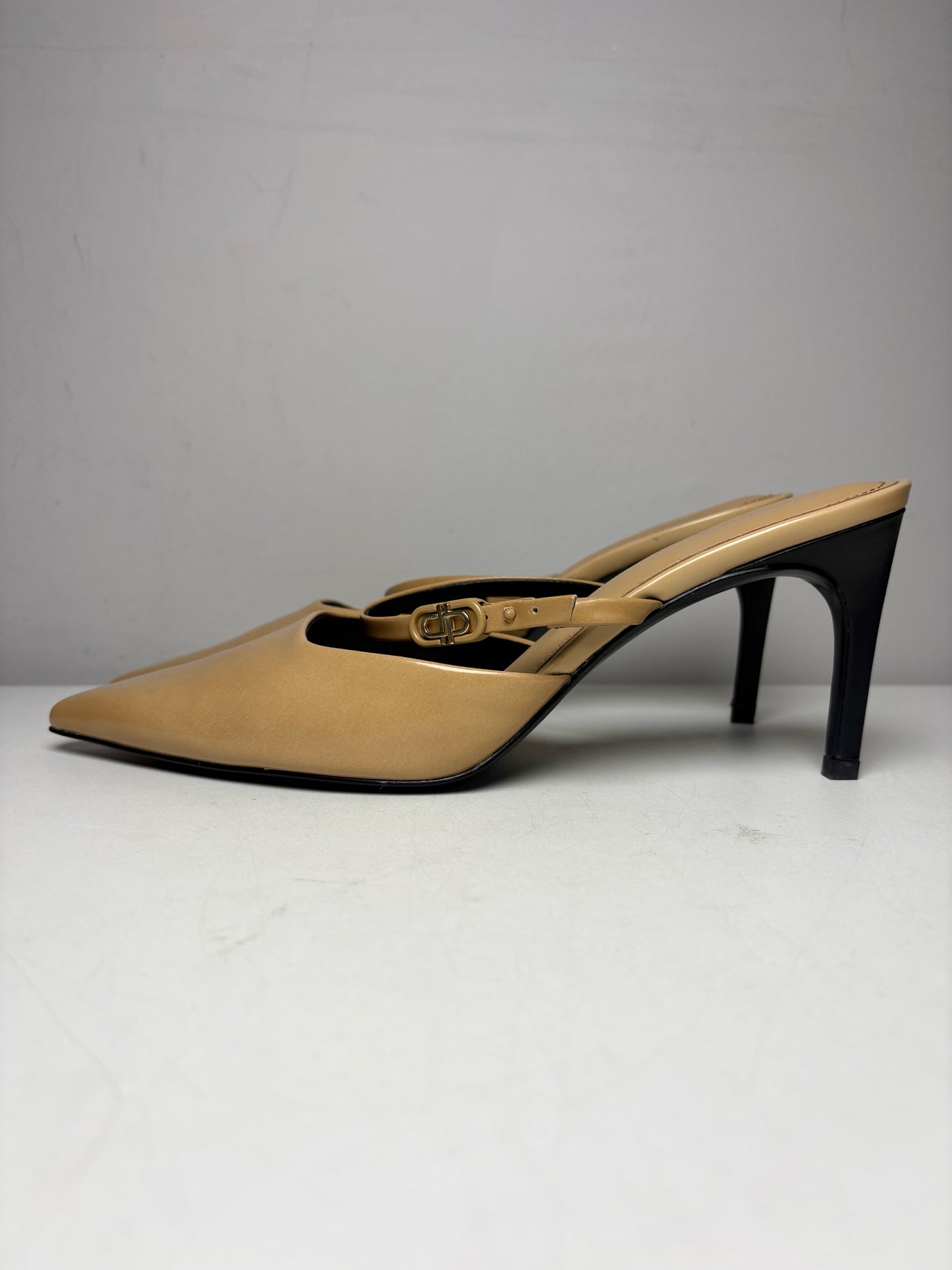 Women's Shoe Size 40 PEDRO Camel Leather NWT Pre-Owned Slip-On Mule Pumps