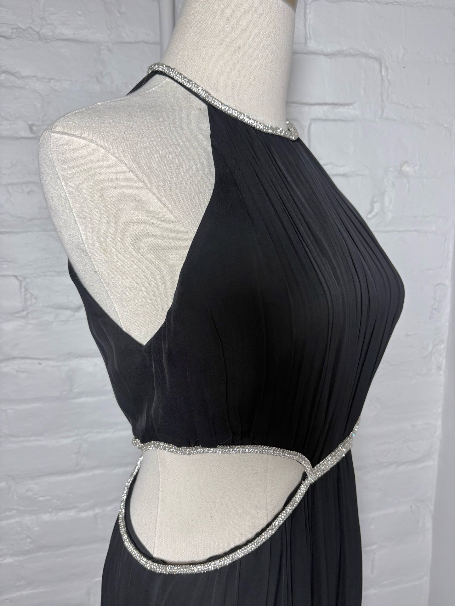 Women Size 4 Alice + Olivia Black Classic Halter Silhouette Maxi Dress