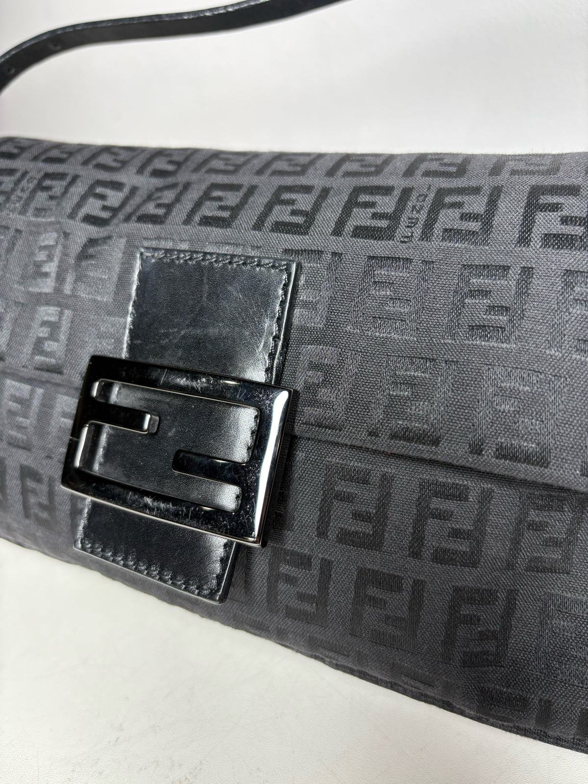Women's Authentic Fendi Small Baguette Black Zucchino FF Canvas Vintage Y2K Authentic Pre-Owned Shoulder Bag