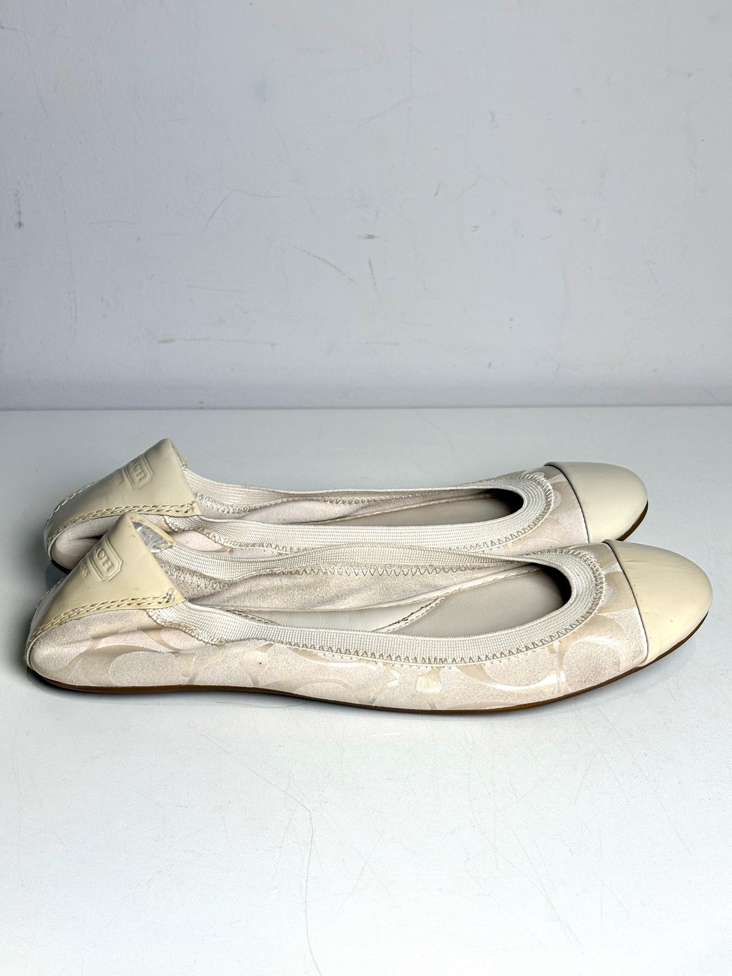 W Shoe Size 5.5 Coach Cream Canvas Patent Leather Trim Women's Pre-owned Flats