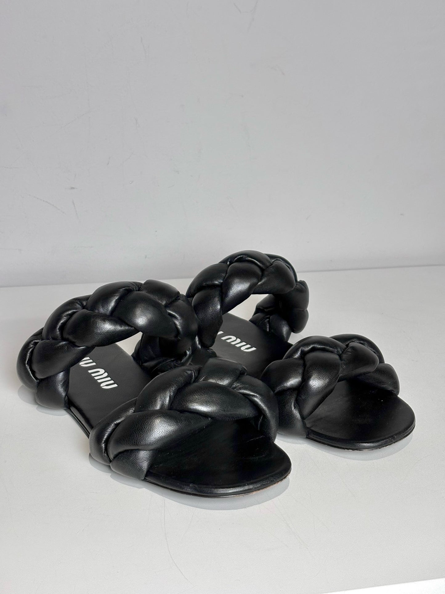 W Shoe Size 38 (8 US) Miu Miu Black Leather Women's Pre-owned Sandals