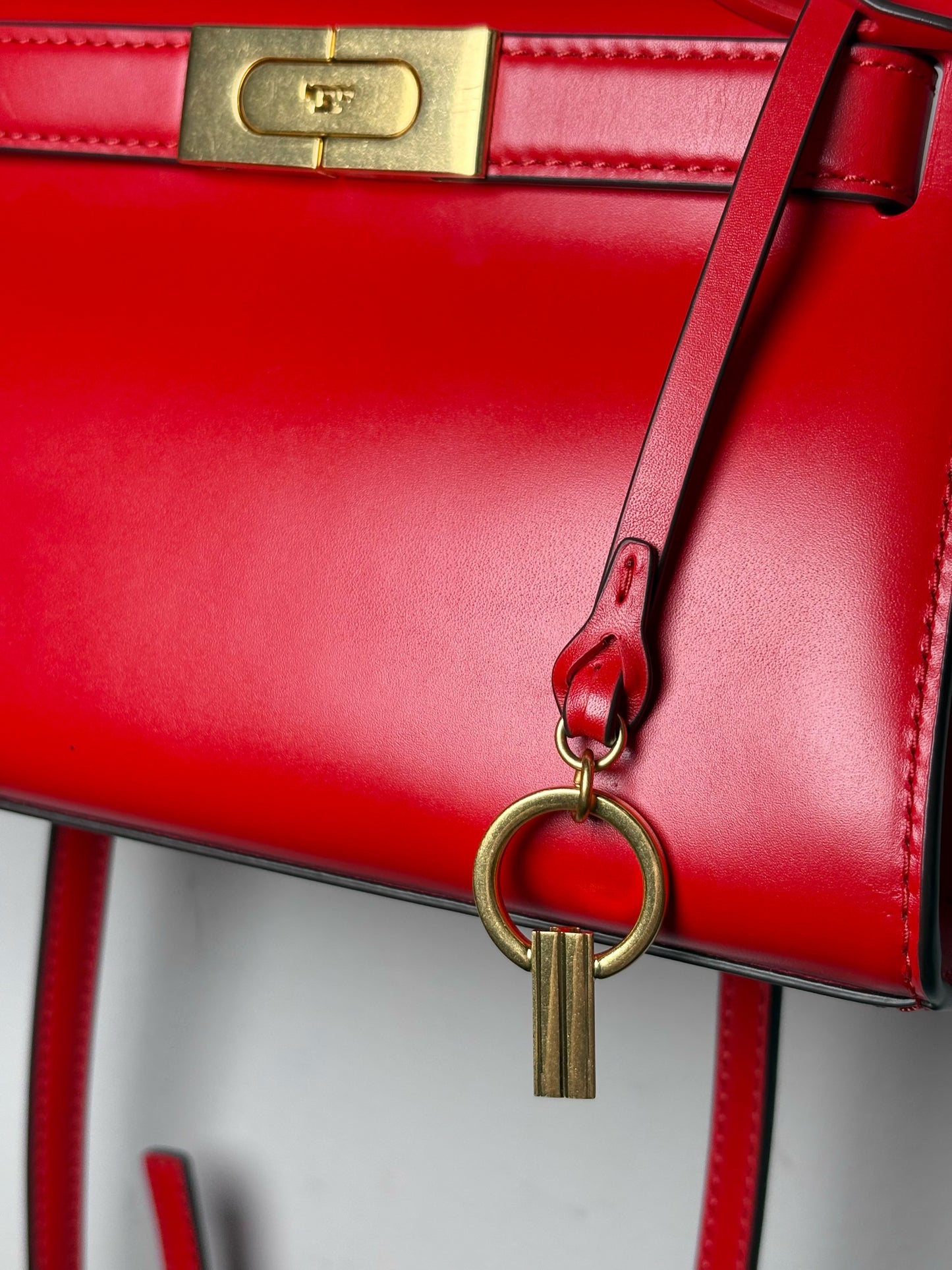 Women's Tory Burch Petite Lee Radziwill Brilliant Red Pre-owned NWT Tote